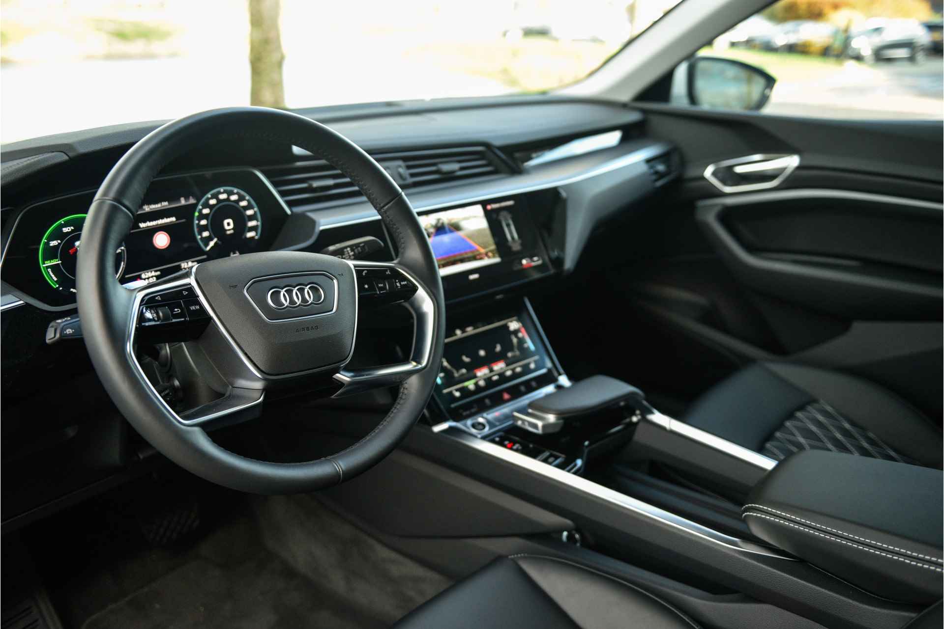 Audi e-tron Sportback 50 quattro - Panodak - Diamond Stitch leder - Black Optic - 23inch Rijbereik tot 351km (WLTP) - 2/76