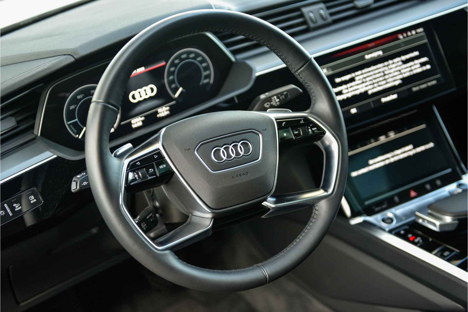 Audi e-tron Sportback 50 quattro - Panodak - Diamond Stitch leder - Black Optic - 23inch Rijbereik tot 351km (WLTP) - 8/76