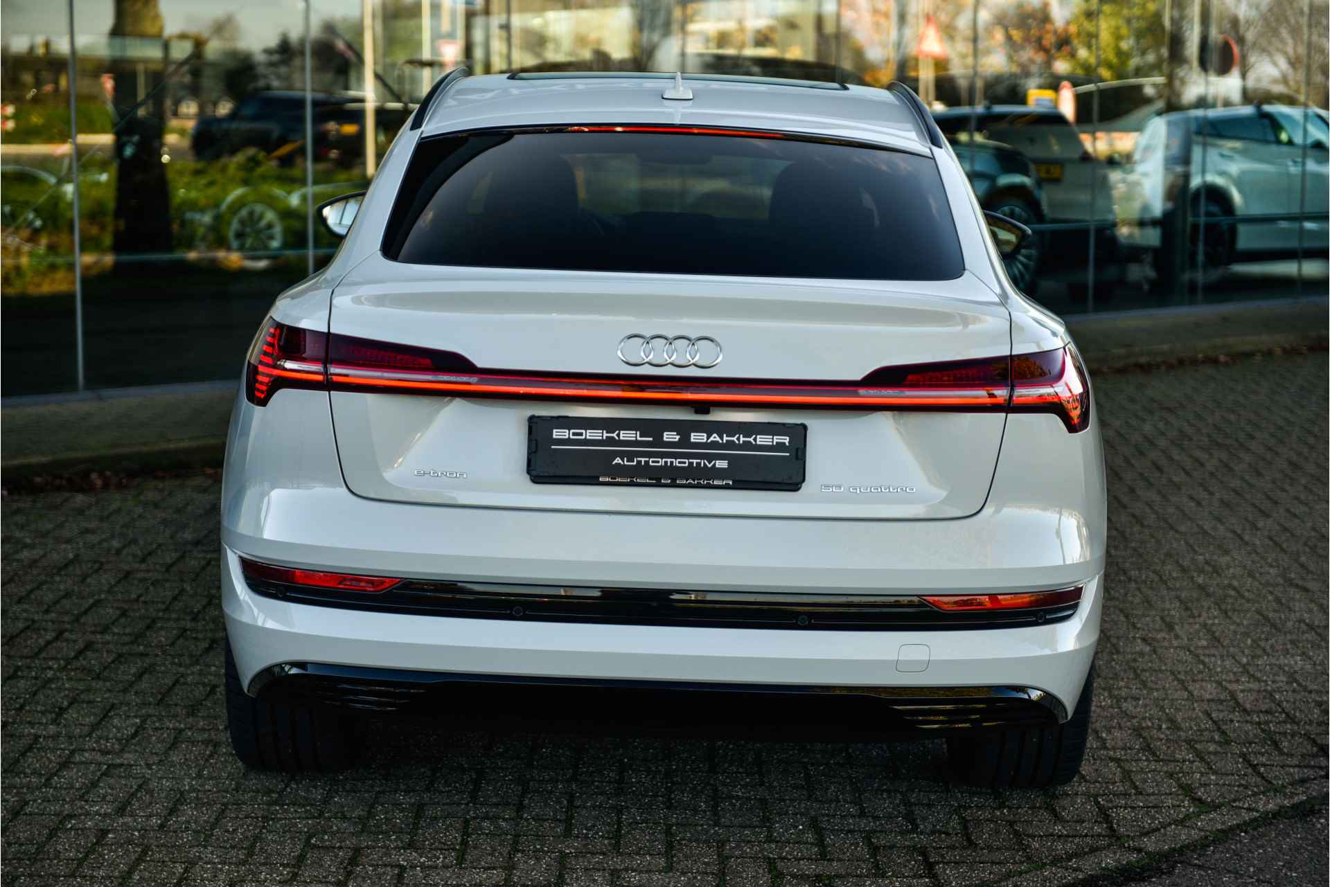 Audi e-tron Sportback 50 quattro - Panodak - Diamond Stitch leder - Black Optic - 23inch Rijbereik tot 351km (WLTP) - 45/76