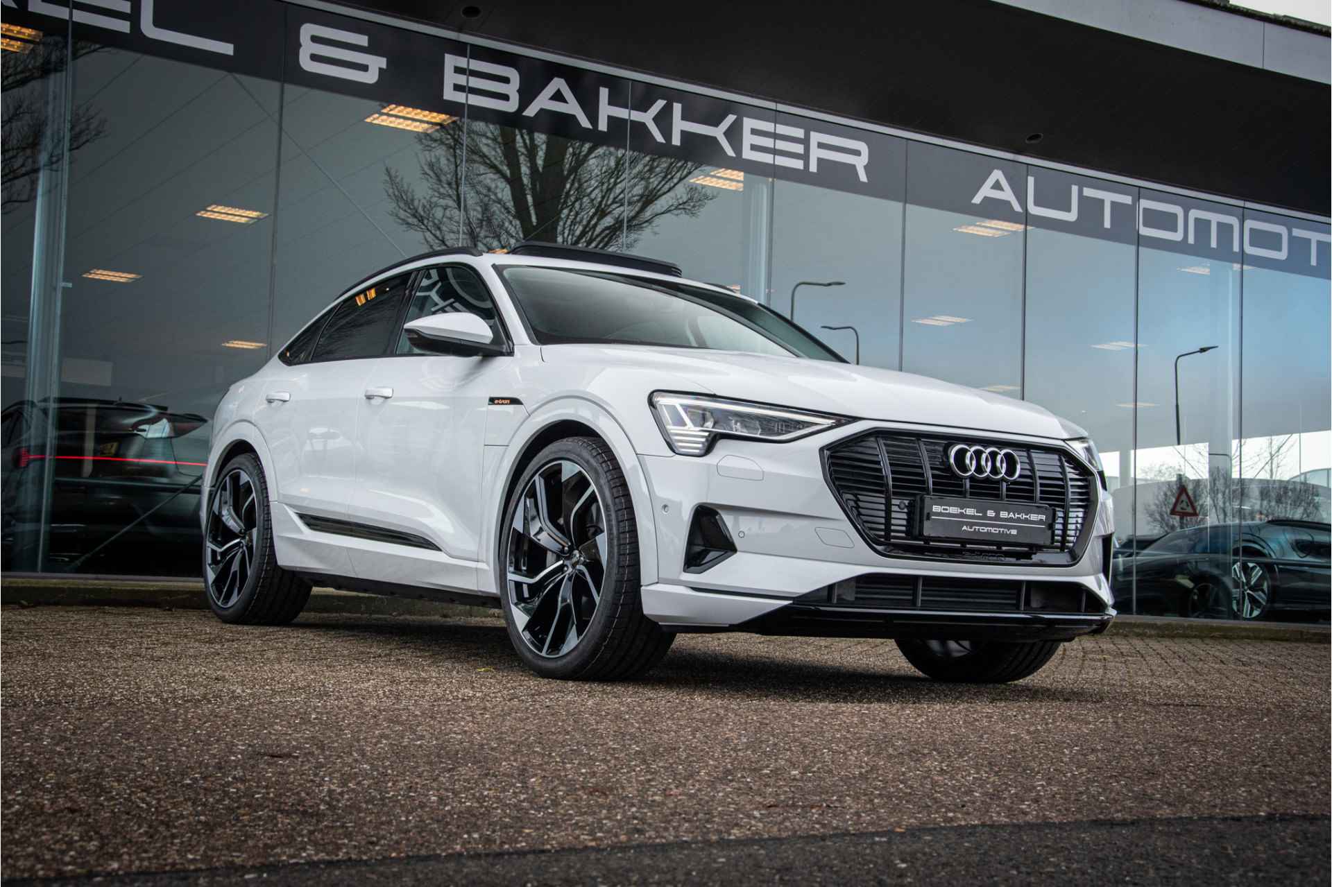 Audi e-tron Sportback 50 quattro - Panodak - Diamond Stitch leder - Black Optic - 23inch Rijbereik tot 351km (WLTP) - 59/76