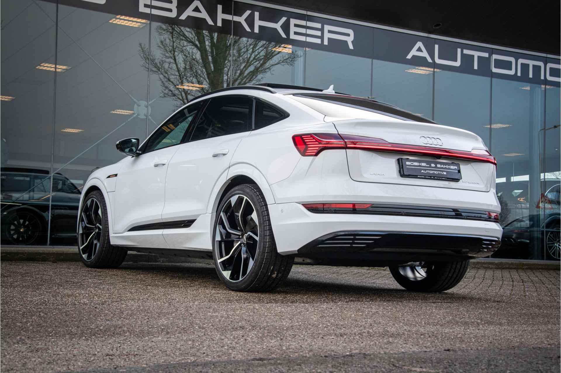 Audi e-tron Sportback 50 quattro - Panodak - Diamond Stitch leder - Black Optic - 23inch Rijbereik tot 351km (WLTP) - 73/76