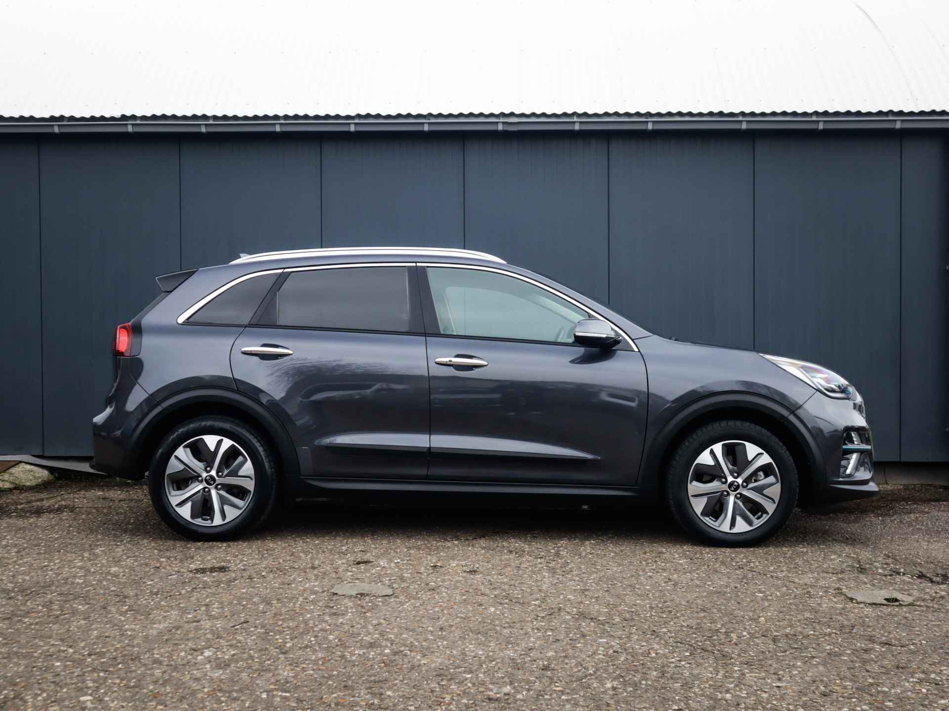 Kia e-Niro ExecutiveLine 64 kWh (204 PK) 1e-Eig, Kia-Dealer-Onderh, 12-Mnd-BOVAG, NL-Auto, Trekhaak, Leer, Navigatie/Apple-Carplay/Android-Auto, Adaptive-Cruisecontrol, Keyless-Entry/Start, Parkeersensoren-V+A, Achteruitrijcamera, DAB, Premium-Audio, Stoelverwarming-V+A, Gevent.-Voorstoelen, Stuurverwarming, Lm-Velgen-17Inch, Privacy-Glas - 5/47