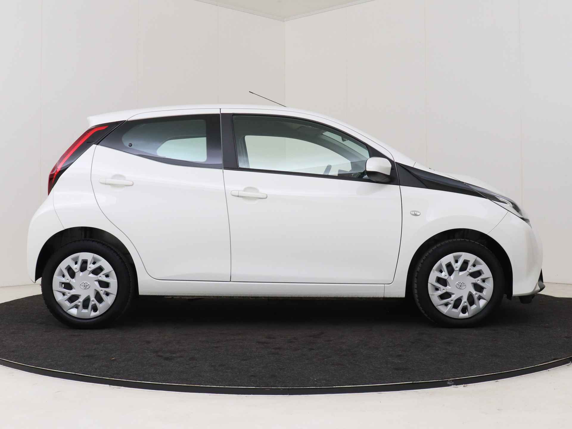 Toyota Aygo 1.0 VVT-i x-play I Airco I 5 Deurs I Zuinig I Camera I 1e Eigenaar I Volledig LOUWMAN Onderhouden I Apple Carplay/Android Auto I - 16/44