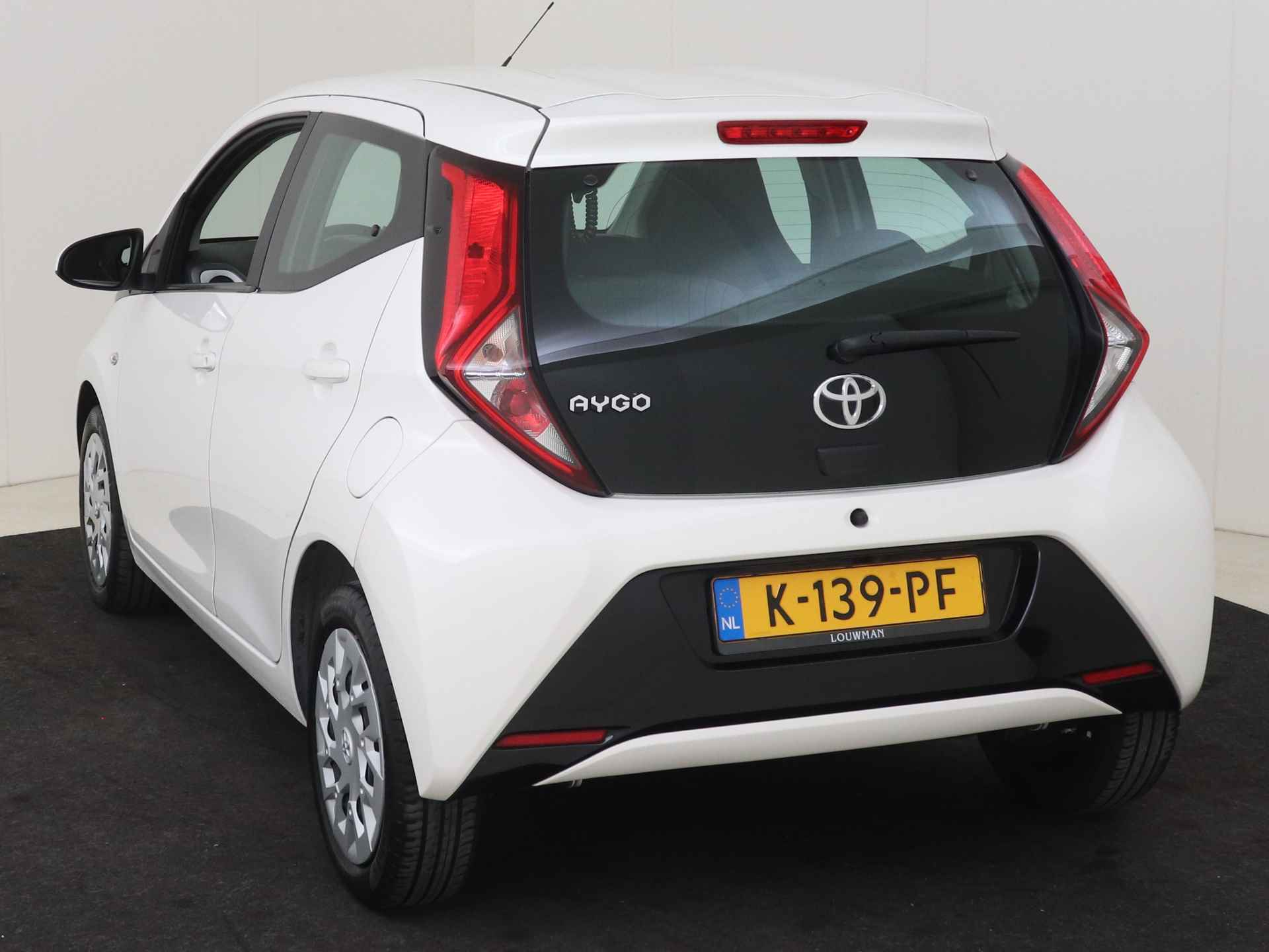 Toyota Aygo 1.0 VVT-i x-play I Airco I 5 Deurs I Zuinig I Camera I 1e Eigenaar I Volledig LOUWMAN Onderhouden I Apple Carplay/Android Auto I - 17/44