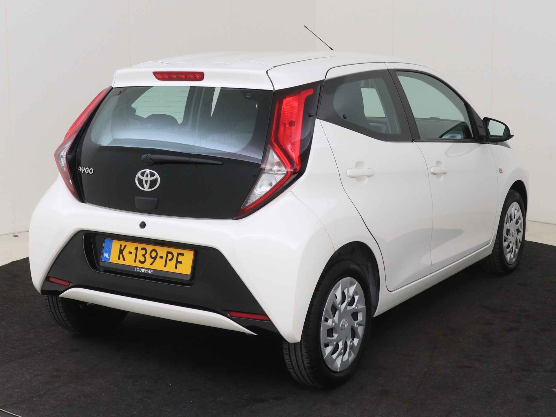 Toyota Aygo 1.0 VVT-i x-play I Airco I 5 Deurs I Zuinig I Camera I 1e Eigenaar I Volledig LOUWMAN Onderhouden I Apple Carplay/Android Auto I - 18/44