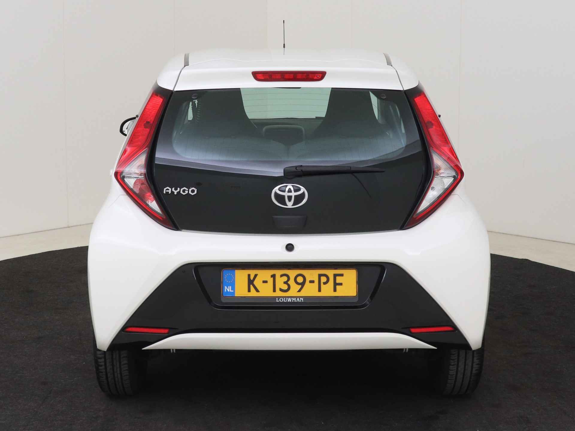 Toyota Aygo 1.0 VVT-i x-play I Airco I 5 Deurs I Zuinig I Camera I 1e Eigenaar I Volledig LOUWMAN Onderhouden I Apple Carplay/Android Auto I - 30/44