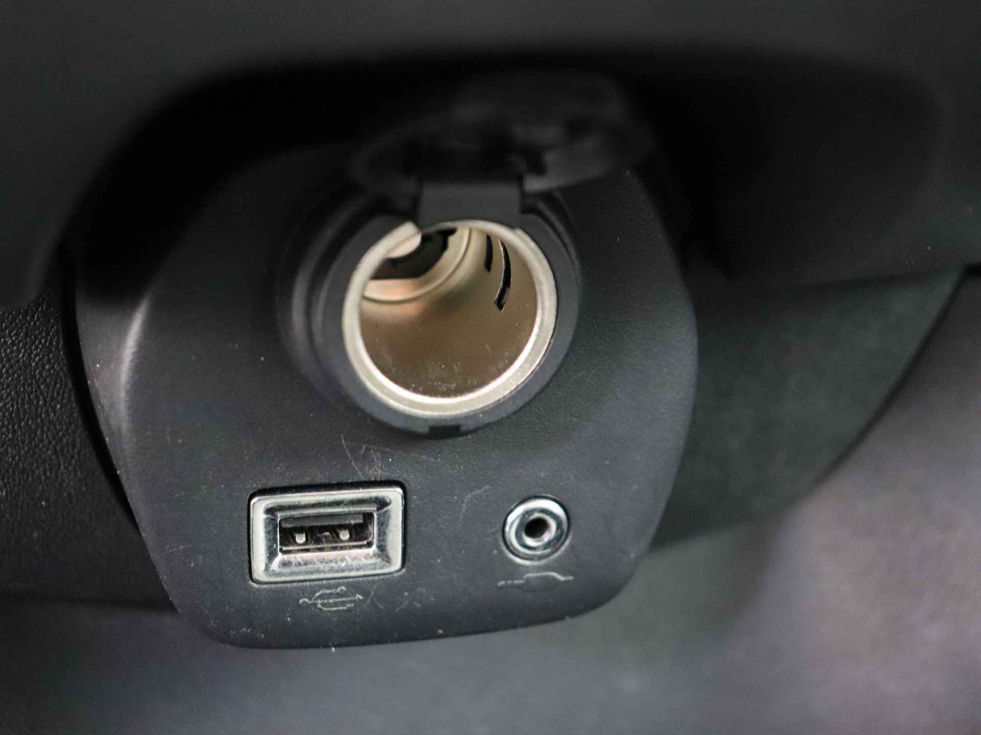 Toyota Aygo 1.0 VVT-i x-play I Airco I 5 Deurs I Zuinig I Camera I 1e Eigenaar I Volledig LOUWMAN Onderhouden I Apple Carplay/Android Auto I - 34/44