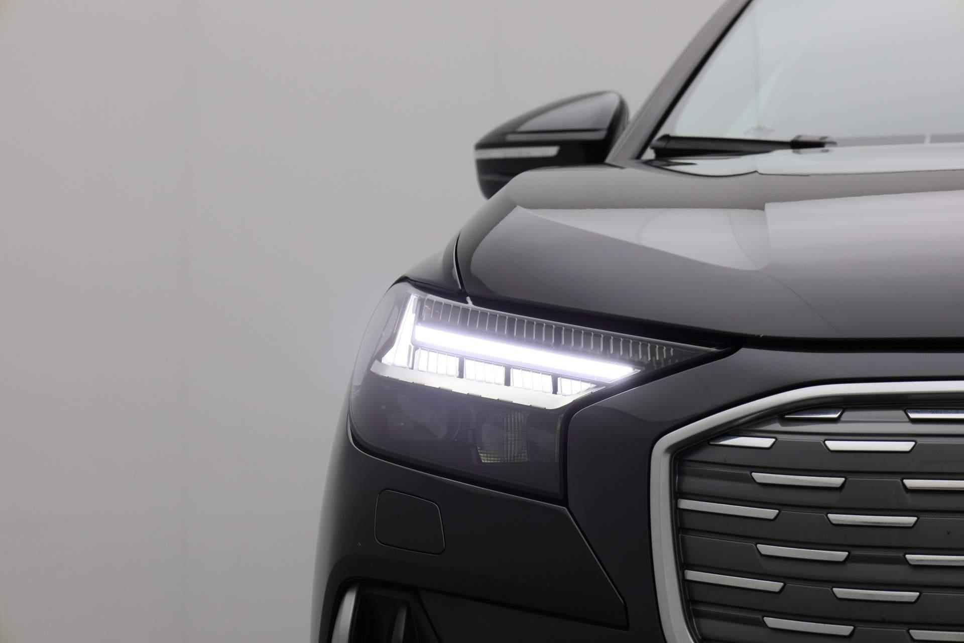 Audi Q4 e-tron 40 S edition 77 kWh 204PK | Warmtepomp | Pano | Trekhaak | Matrix LED | Camera | 20 inch | ACC - 10/46