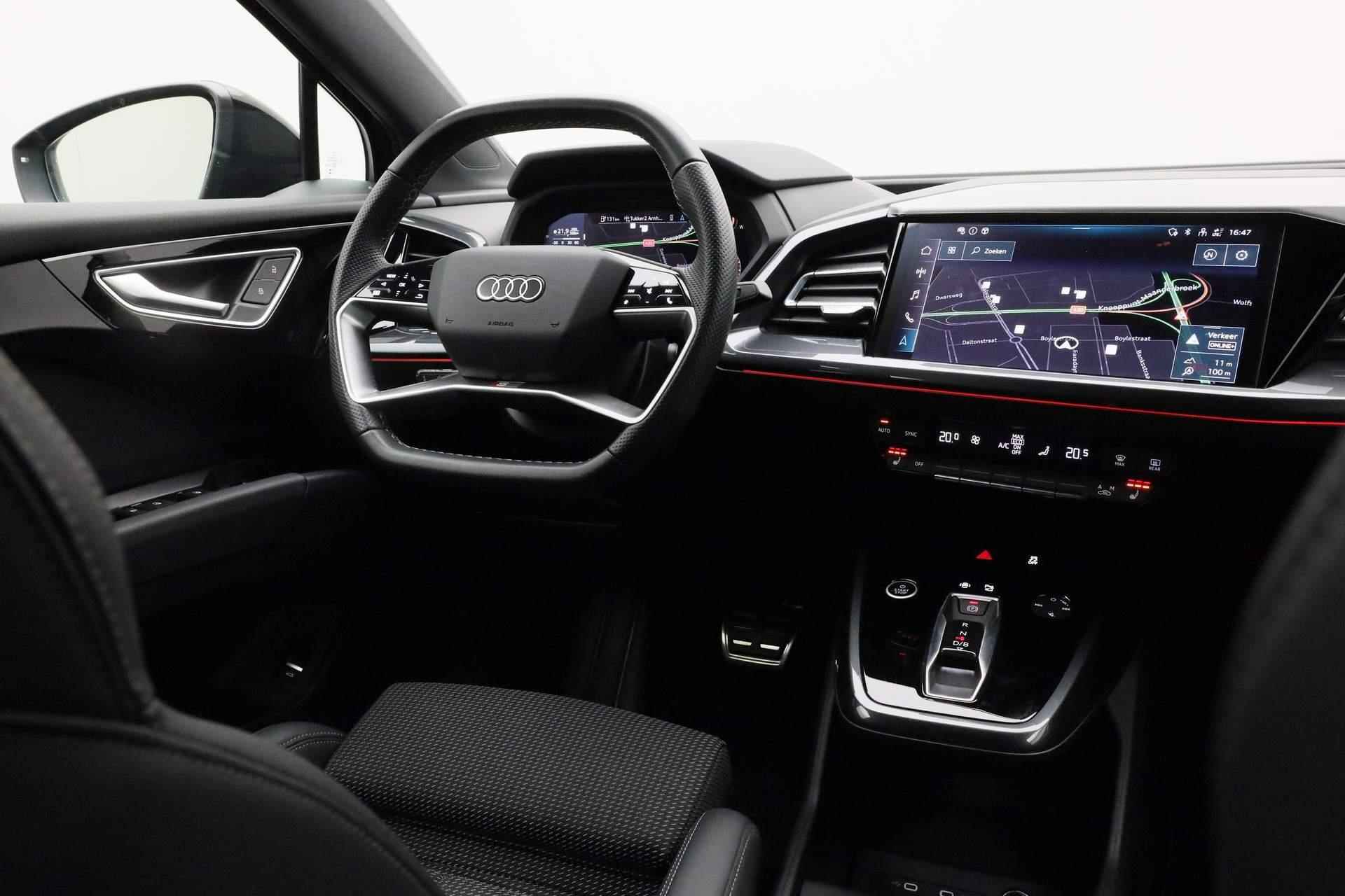 Audi Q4 e-tron 40 S edition 77 kWh 204PK | Warmtepomp | Pano | Trekhaak | Matrix LED | Camera | 20 inch | ACC - 29/46