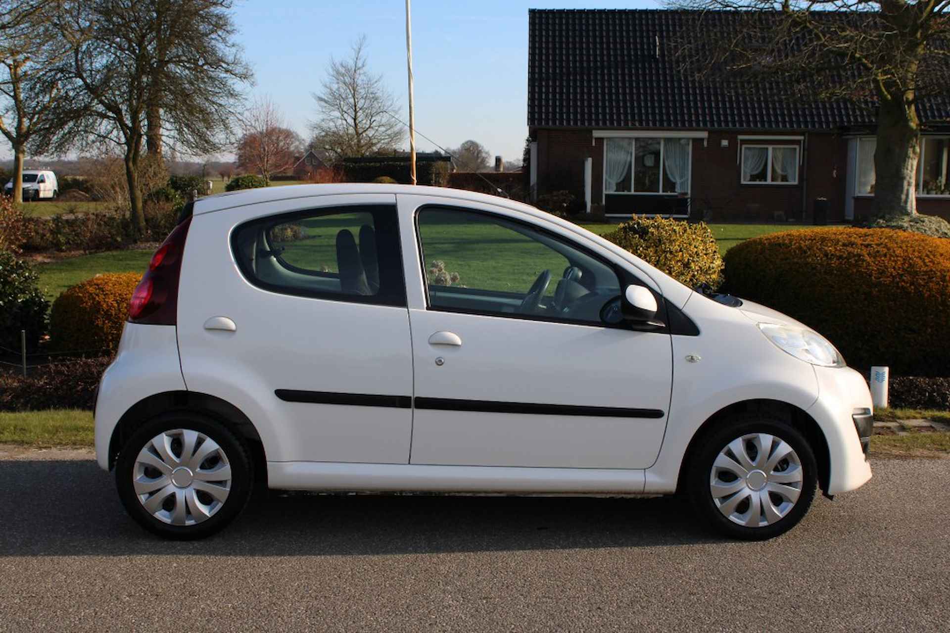 PEUGEOT 107 1.0 68pk Active airco/5-deurs - 16/34