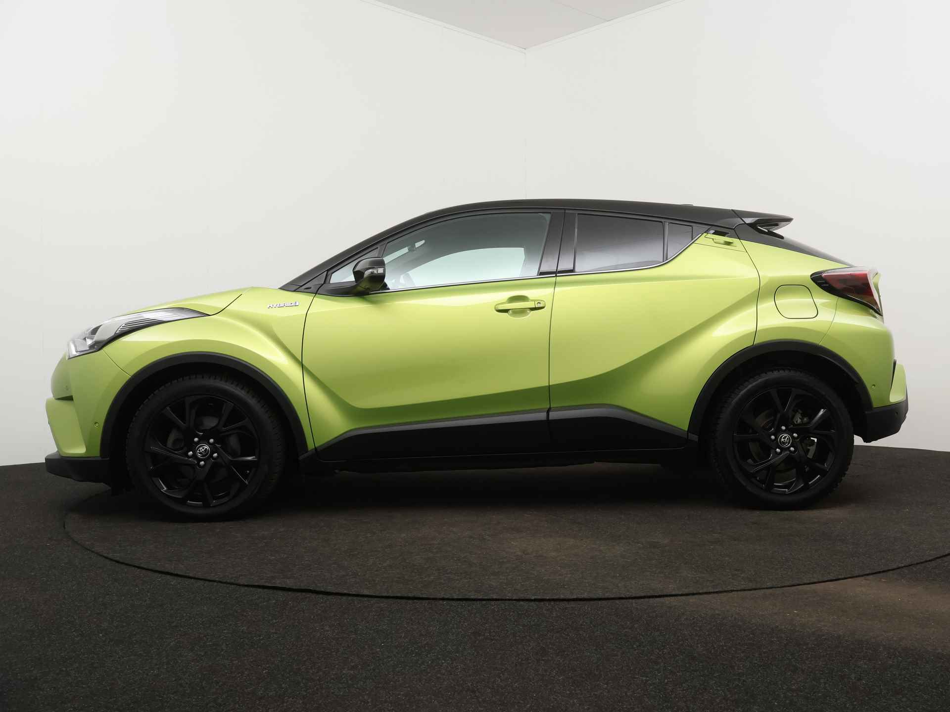 Toyota C-HR 1.8 Hybrid Neon Lime Edition Limited | JBL | Parkeersensoren | Stuur-/Stoelverwarming | LED | Camera | LM velgen | Climate Control | Cruise Control Adaptief | Dodehoek Detectie | - 4/46