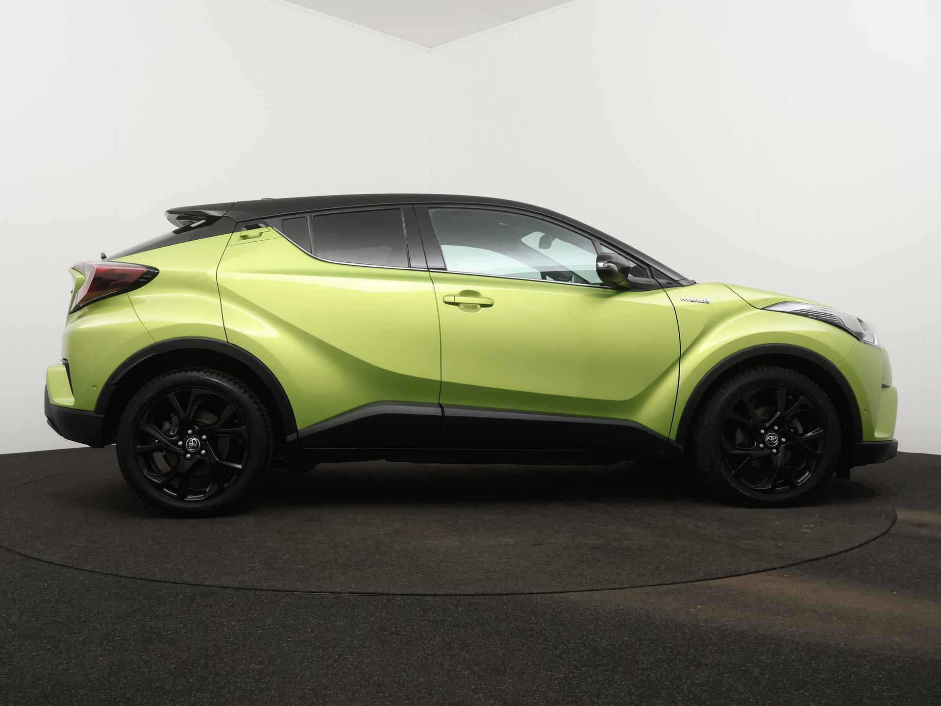 Toyota C-HR 1.8 Hybrid Neon Lime Edition Limited | JBL | Parkeersensoren | Stuur-/Stoelverwarming | LED | Camera | LM velgen | Climate Control | Cruise Control Adaptief | Dodehoek Detectie | - 16/46