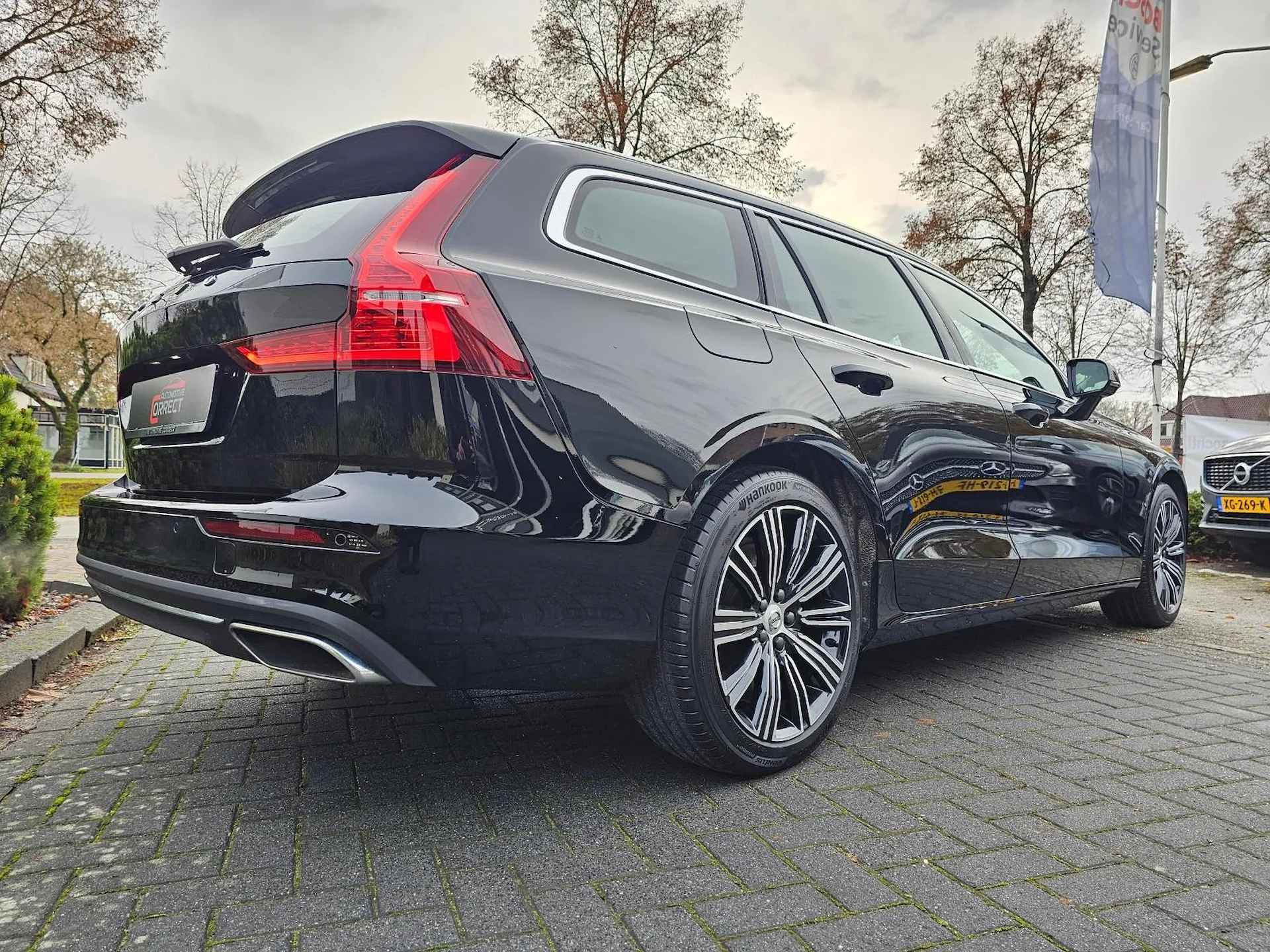 Volvo V60 2.0 T8 Twin Engine AWD Inscription - 9/40