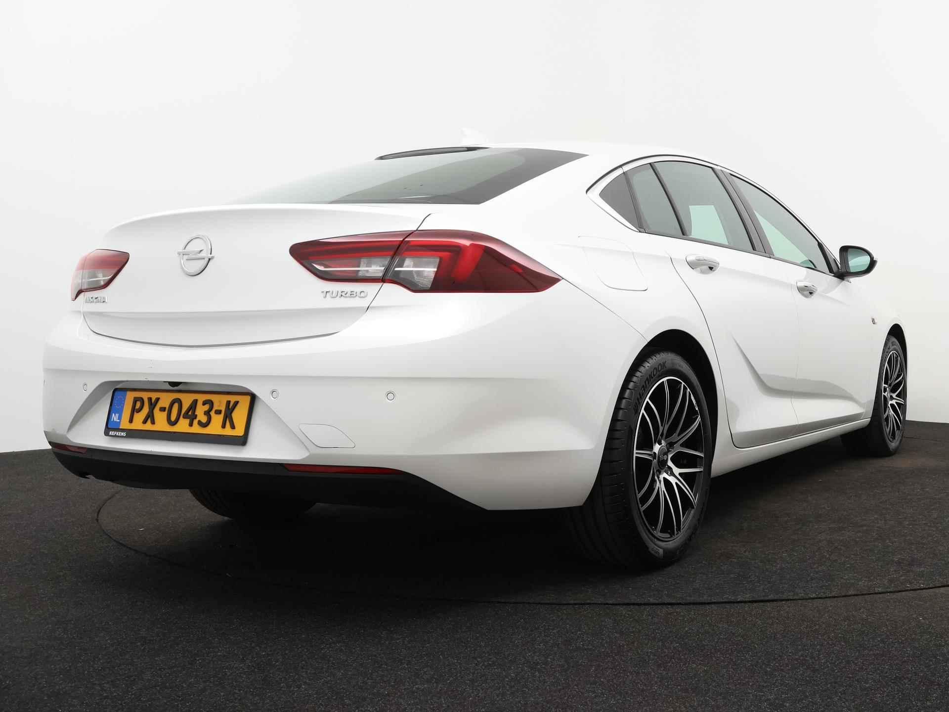 Opel Insignia Grand Sport Innovation 165pk Automaat | Navigatie | Licht Metalen Velgen 18" | Lederen Bekleding | Parkeersensor Achter/Voor | Voorstoelen Verwamd - 10/36