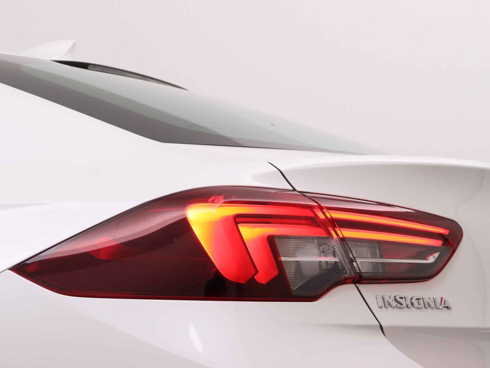 Opel Insignia Grand Sport Innovation 165pk Automaat | Navigatie | Licht Metalen Velgen 18" | Lederen Bekleding | Parkeersensor Achter/Voor | Voorstoelen Verwamd - 16/36