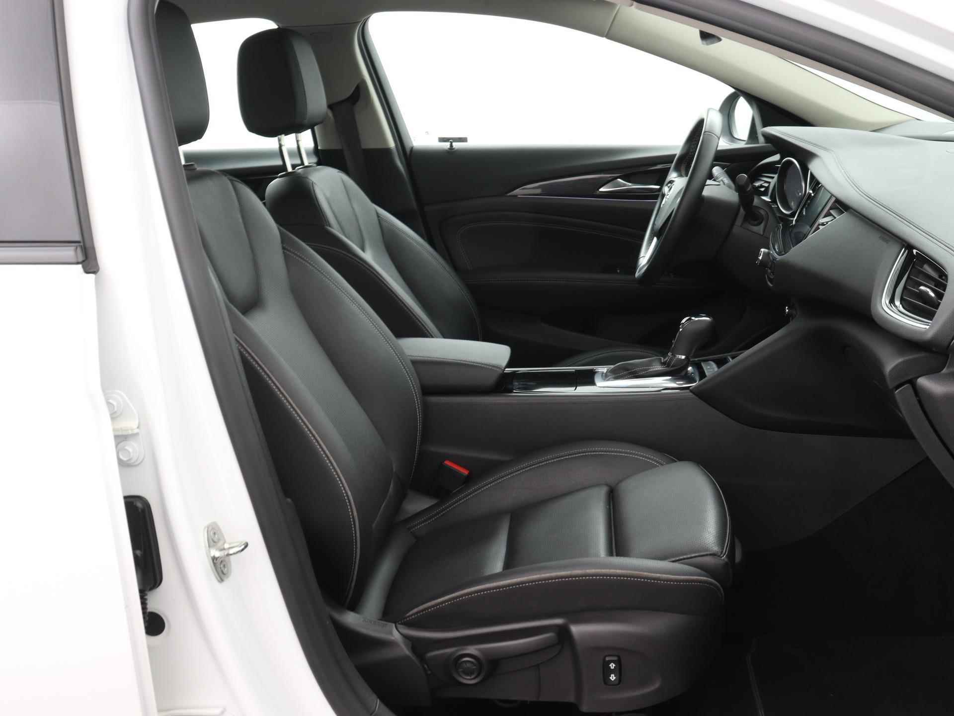 Opel Insignia Grand Sport Innovation 165pk Automaat | Navigatie | Licht Metalen Velgen 18" | Lederen Bekleding | Parkeersensor Achter/Voor | Voorstoelen Verwamd - 21/36