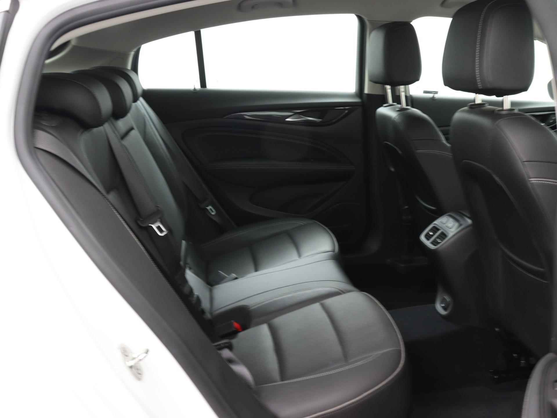 Opel Insignia Grand Sport Innovation 165pk Automaat | Navigatie | Licht Metalen Velgen 18" | Lederen Bekleding | Parkeersensor Achter/Voor | Voorstoelen Verwamd - 22/36