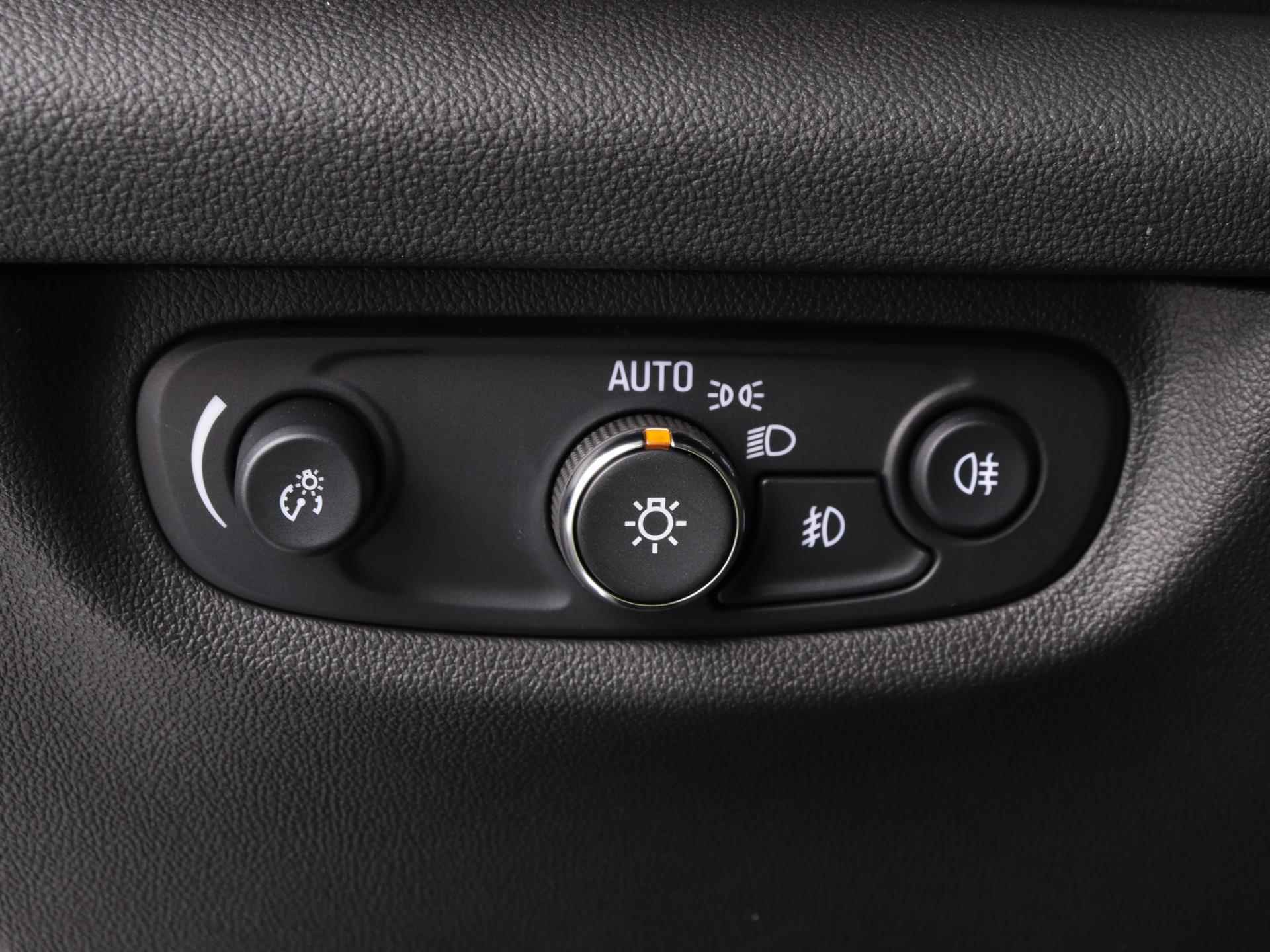 Opel Insignia Grand Sport Innovation 165pk Automaat | Navigatie | Licht Metalen Velgen 18" | Lederen Bekleding | Parkeersensor Achter/Voor | Voorstoelen Verwamd - 24/36