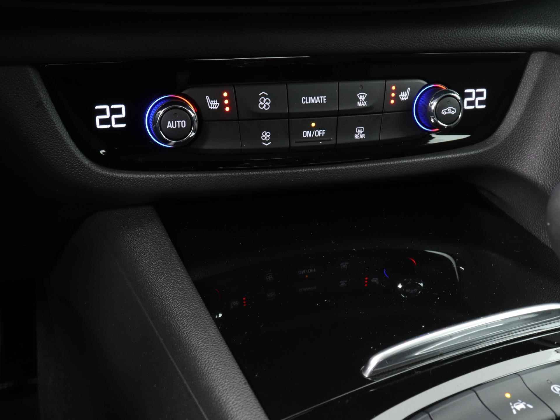 Opel Insignia Grand Sport Innovation 165pk Automaat | Navigatie | Licht Metalen Velgen 18" | Lederen Bekleding | Parkeersensor Achter/Voor | Voorstoelen Verwamd - 29/36