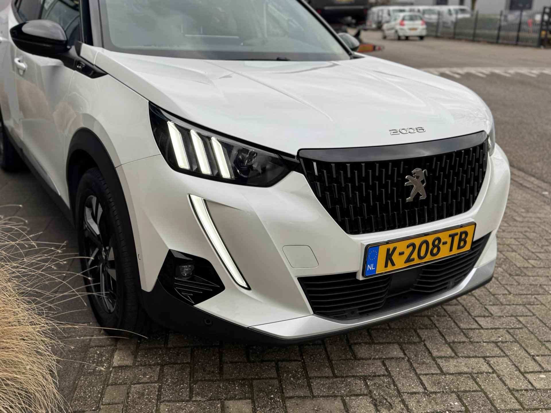 Peugeot 2008 PureTech 130 GT - 8/34