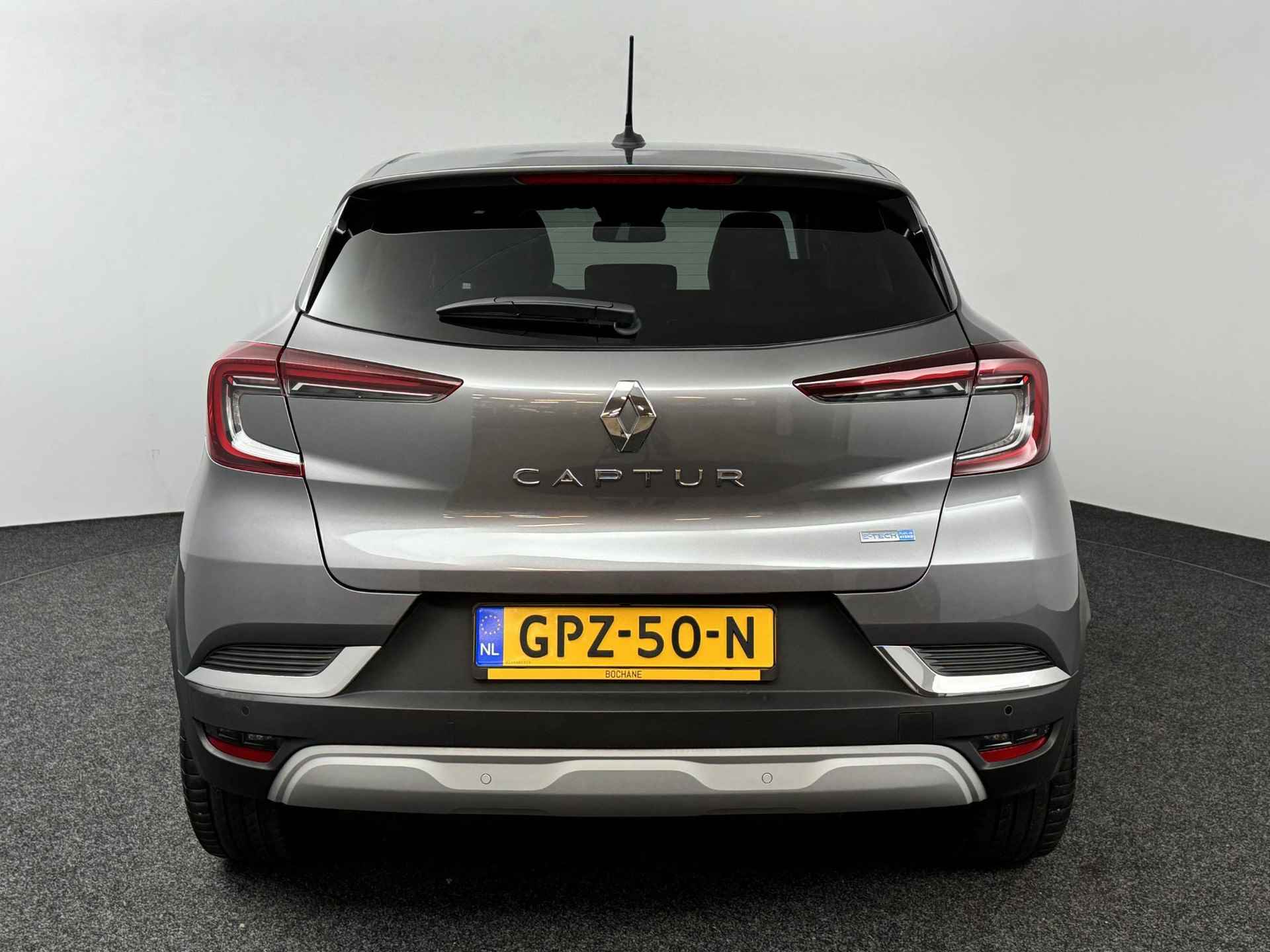 Renault Captur 1.6 E-Tech Plug-in Hybrid 160 Intens | AUTOMAAT | NAVIGATIE | PARKEERSENSOREN ACHTER | 17" LICHTMETALEN VELGEN - 42/49