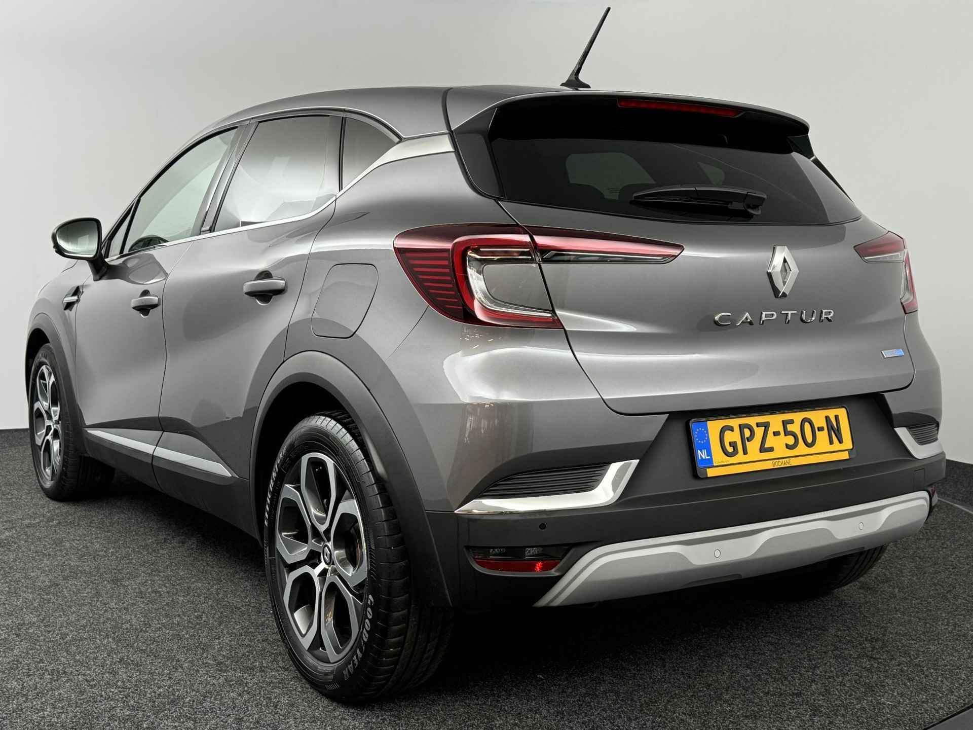 Renault Captur 1.6 E-Tech Plug-in Hybrid 160 Intens | AUTOMAAT | NAVIGATIE | PARKEERSENSOREN ACHTER | 17" LICHTMETALEN VELGEN - 8/49