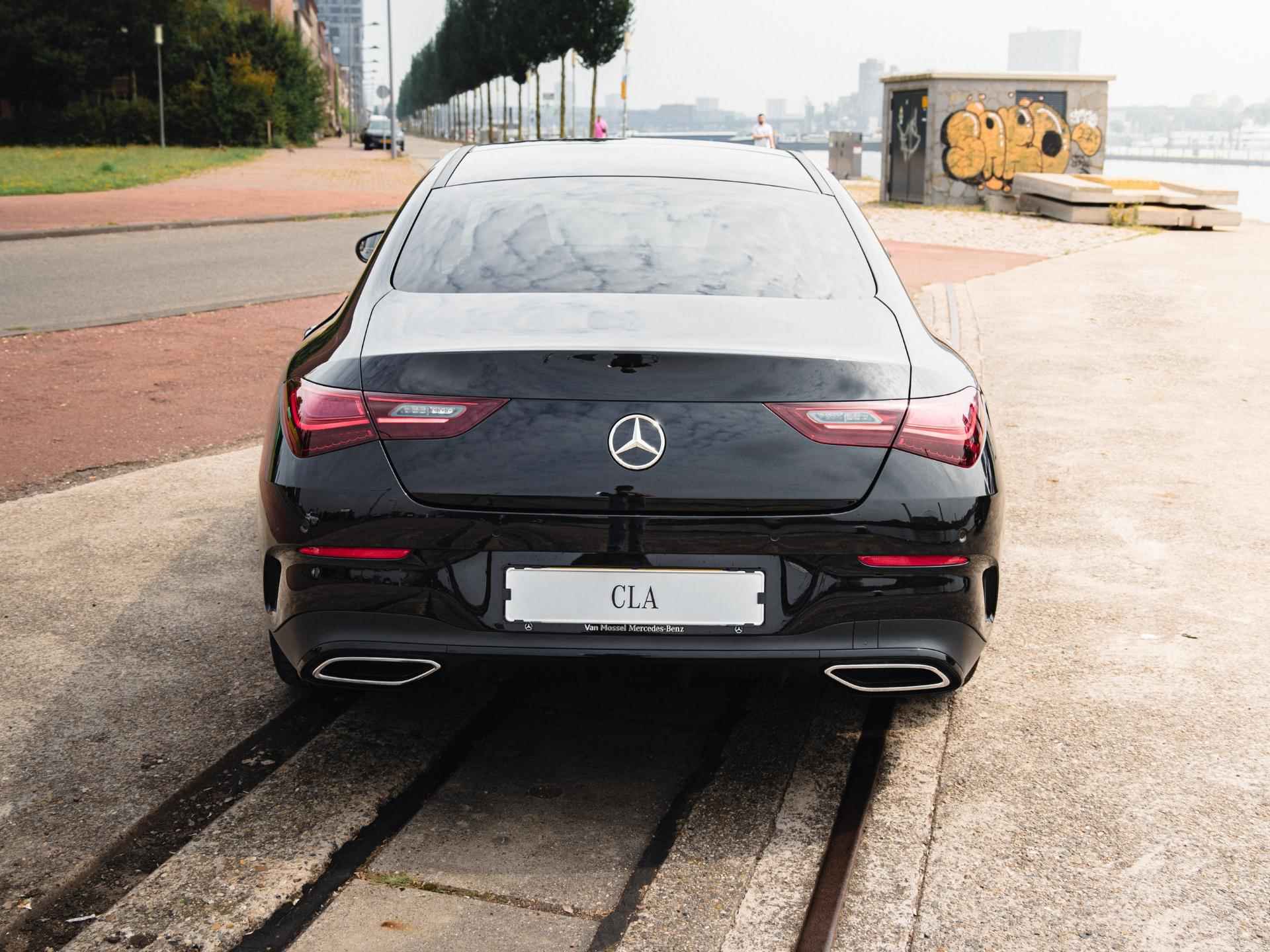 Mercedes-Benz CLA-klasse 180 Coupe Star Edition AMG-Line / Stoelverwarming / Achteruitrijcamera / Panaroma-schuifdak / Memory-Stoelen / Night-Pakket / - 2/9