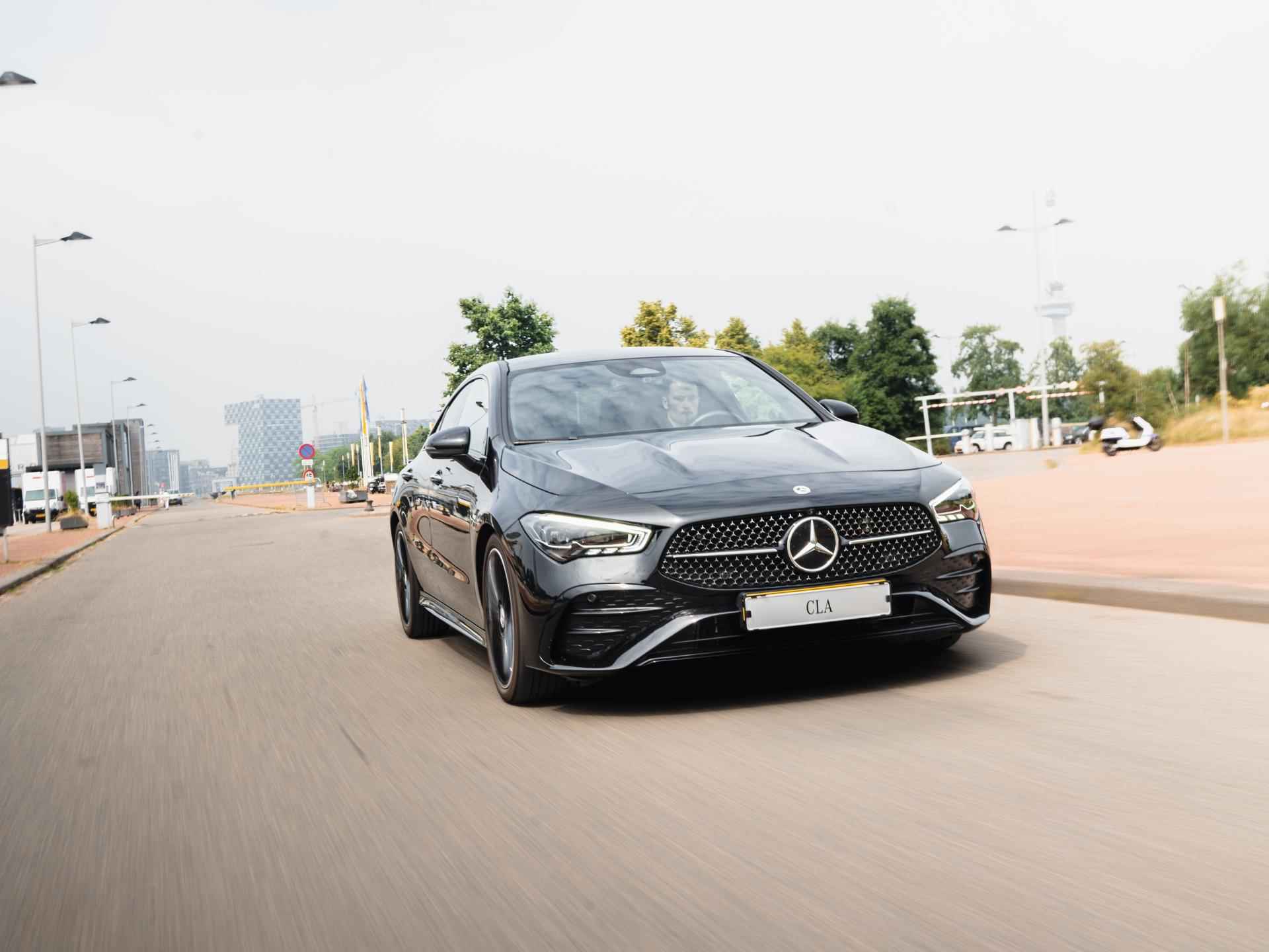 Mercedes-Benz CLA-klasse 180 Coupe Star Edition AMG-Line / Stoelverwarming / Achteruitrijcamera / Panaroma-schuifdak / Memory-Stoelen / Night-Pakket / - 4/9