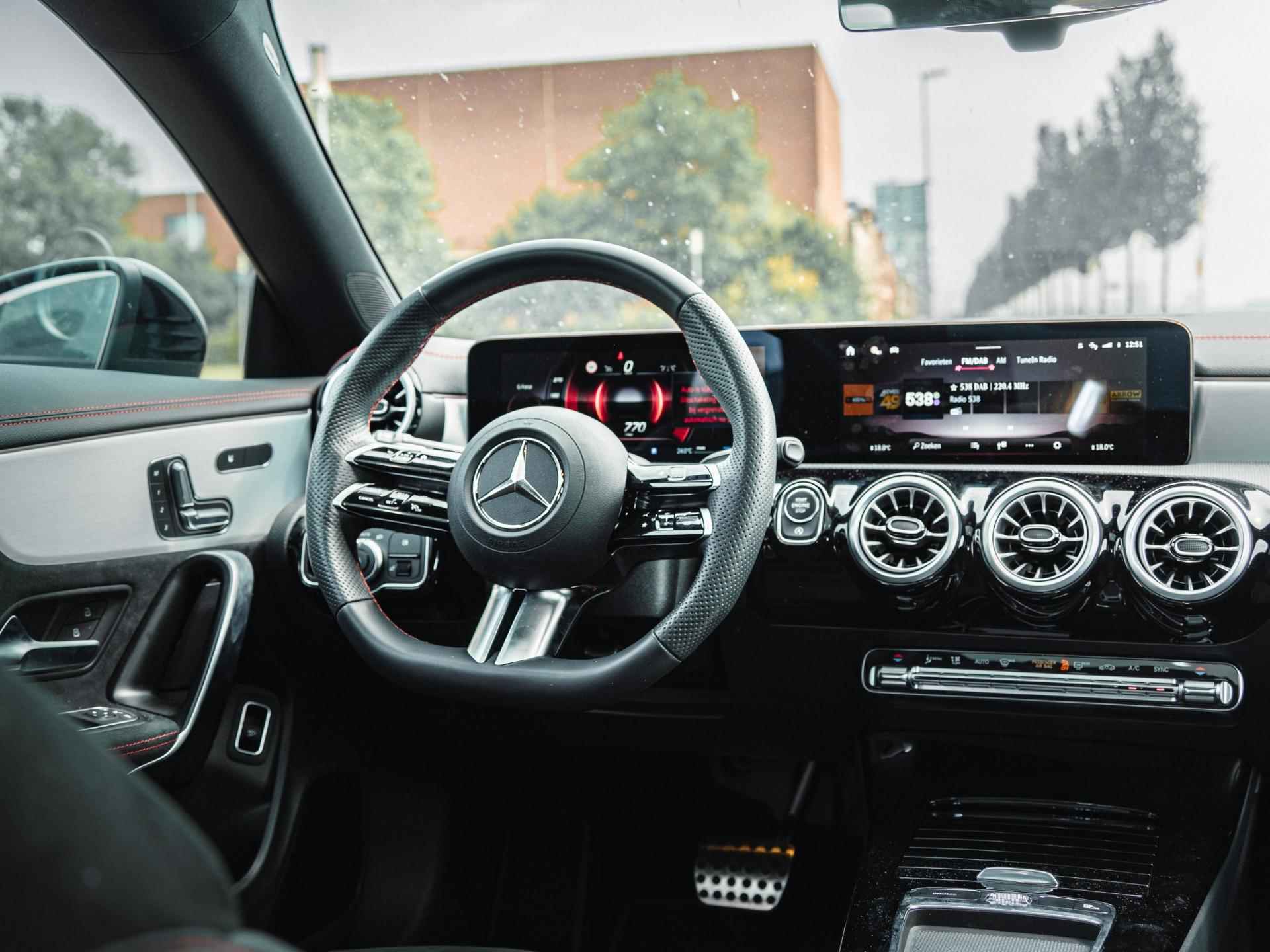 Mercedes-Benz CLA-klasse 180 Coupe Star Edition AMG-Line / Stoelverwarming / Achteruitrijcamera / Panaroma-schuifdak / Memory-Stoelen / Night-Pakket / - 5/9