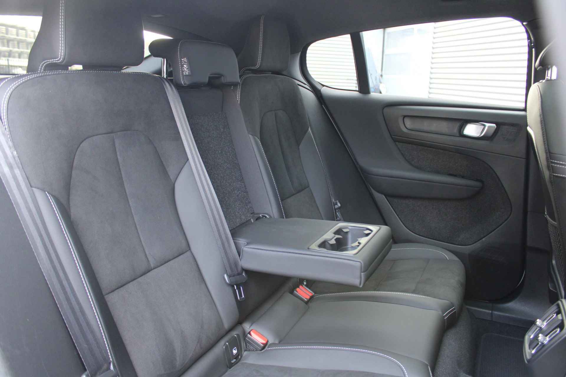 Volvo C40 Recharge Twin Intro Edition 78 kWh Harman/Kardon audiosysteem, Panoramisch dak, Elektrisch verstelbare voorstoelen met geheugenfunctie, 360 graden camera, PIXEL koplampen, Trekhaak Semi-Elektrisch - 6/34