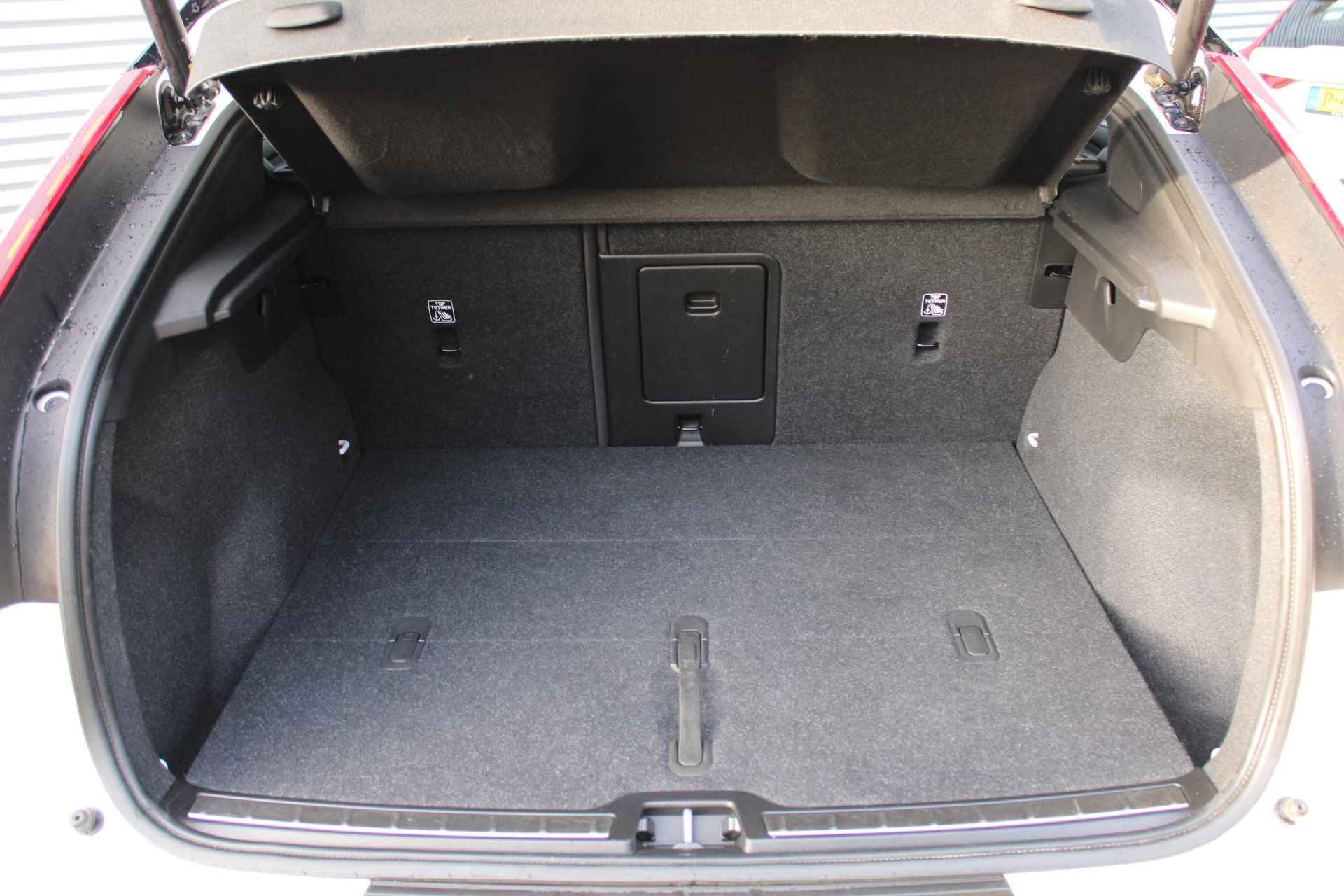 Volvo C40 Recharge Twin Intro Edition 78 kWh Harman/Kardon audiosysteem, Panoramisch dak, Elektrisch verstelbare voorstoelen met geheugenfunctie, 360 graden camera, PIXEL koplampen, Trekhaak Semi-Elektrisch - 9/34