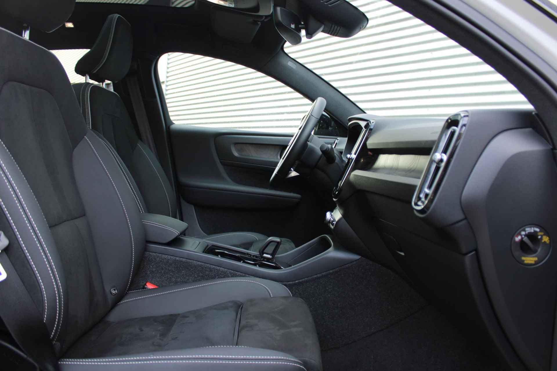 Volvo C40 Recharge Twin Intro Edition 78 kWh Harman/Kardon audiosysteem, Panoramisch dak, Elektrisch verstelbare voorstoelen met geheugenfunctie, 360 graden camera, PIXEL koplampen, Trekhaak Semi-Elektrisch - 13/34