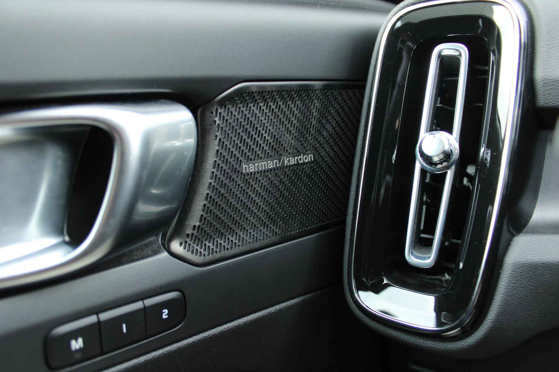 Volvo C40 Recharge Twin Intro Edition 78 kWh Harman/Kardon audiosysteem, Panoramisch dak, Elektrisch verstelbare voorstoelen met geheugenfunctie, 360 graden camera, PIXEL koplampen, Trekhaak Semi-Elektrisch - 16/34