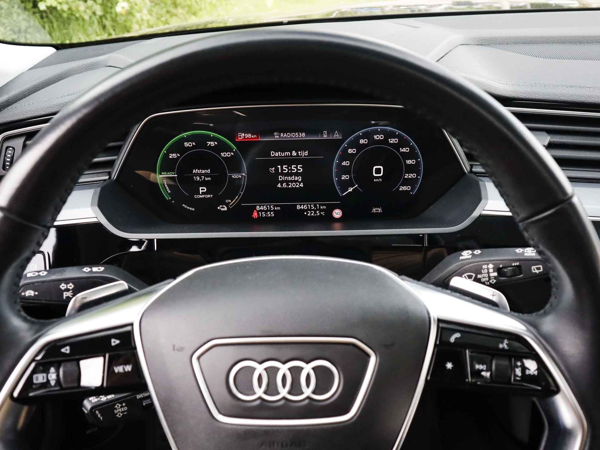 Audi e-tron E-tron 50 Quattro Launch Edition Plus 71 kWh (315 PK) 2e-Eig, Audi-Dealer-Onderh, 12-Mnd-BOVAG, NL-Auto, Panoramadak, Navigatie/Apple-Carplay/Android-Auto, Adaptive-Cruisecontrol, Keyless-Entry/Start, Parkeersensoren-V+A+Zij, Privacy-Glas - 10/42