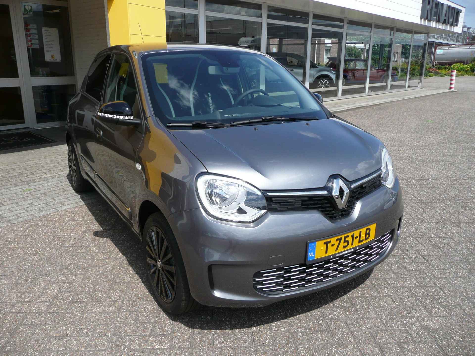 Renault Twingo Z.E. R80 E-Tech Urban Night € 17.945 NA SUBSIDIE! / NOV-22/ LANE WARNING/ STOELVERWARMING/ DRAADLOZE GSM LADER/ PARK ASSIST/ ETC.. 10-2022! RIJKLAAR - 15/50