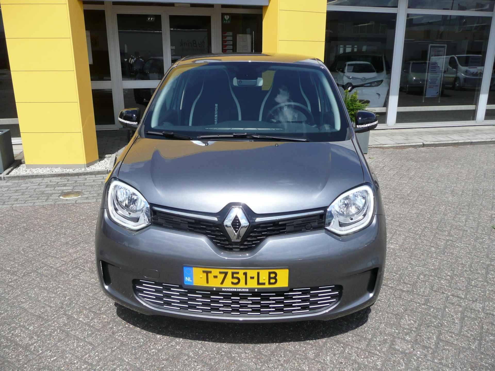 Renault Twingo Z.E. R80 E-Tech Urban Night € 17.945 NA SUBSIDIE! / NOV-22/ LANE WARNING/ STOELVERWARMING/ DRAADLOZE GSM LADER/ PARK ASSIST/ ETC.. 10-2022! RIJKLAAR - 16/50