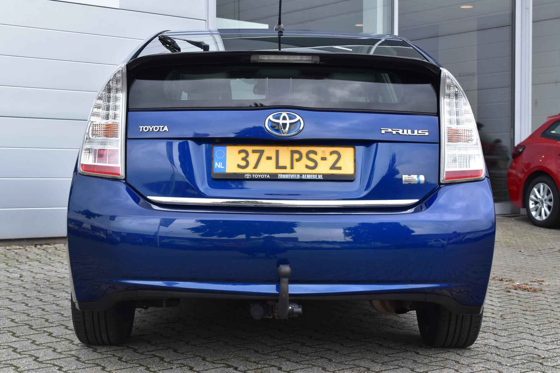 Toyota Prius 1.8 Executive - 8/36