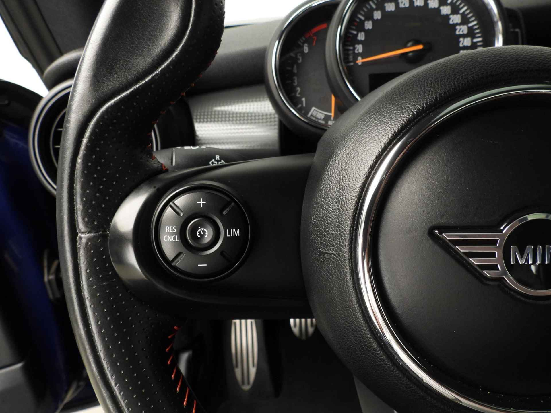 MINI 3-deurs Cooper | Serious Business | JCW Trim | JCW Sportstoelen | Panoramadak | Harman/Kardon - 14/39