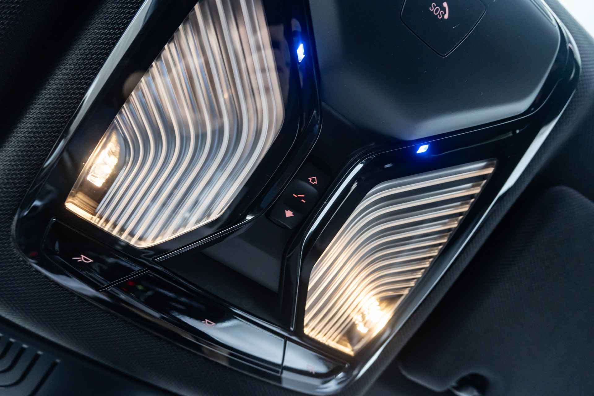 BMW 5 Serie Touring 520i / High Executive M Sportpakket Head Up Display / Glazen Panoramadak / 20inch / Achteruitrijcamera - 14/41