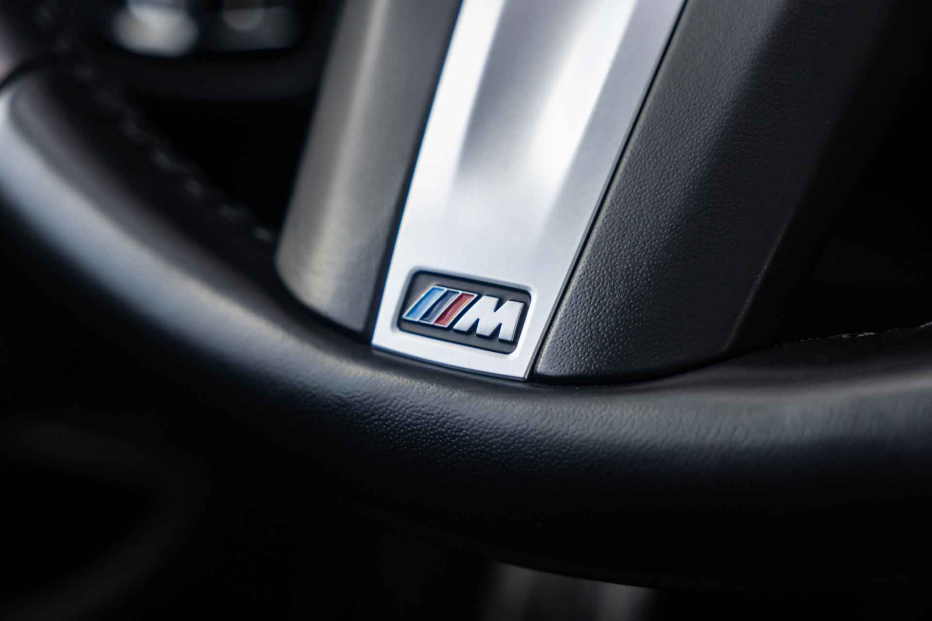 BMW 5 Serie Touring 520i / High Executive M Sportpakket Head Up Display / Glazen Panoramadak / 20inch / Achteruitrijcamera - 18/41