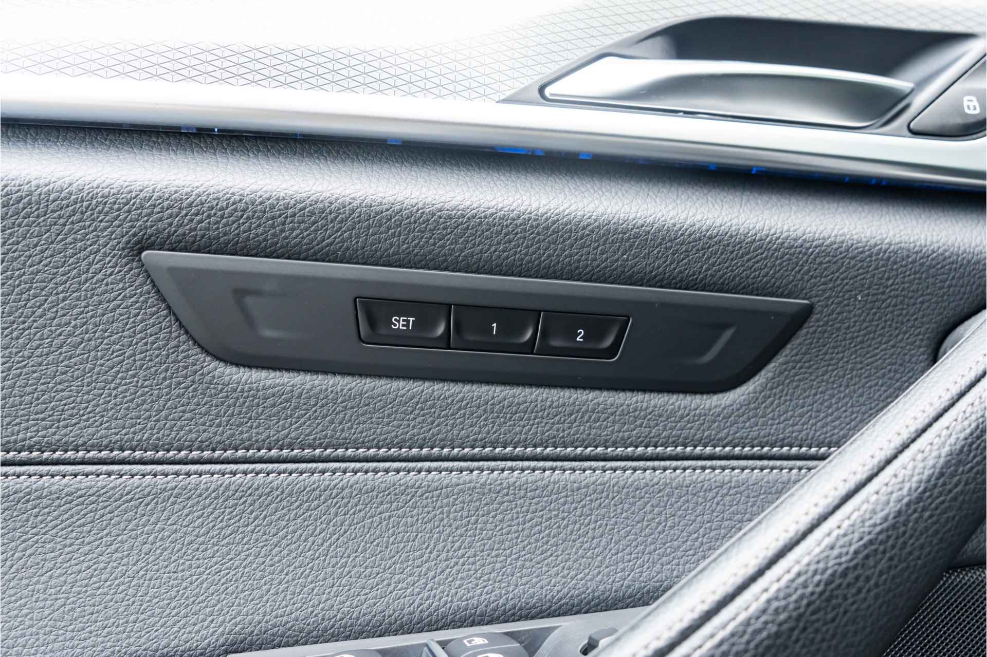 BMW 5 Serie Touring 520i / High Executive M Sportpakket Head Up Display / Glazen Panoramadak / 20inch / Achteruitrijcamera - 31/41