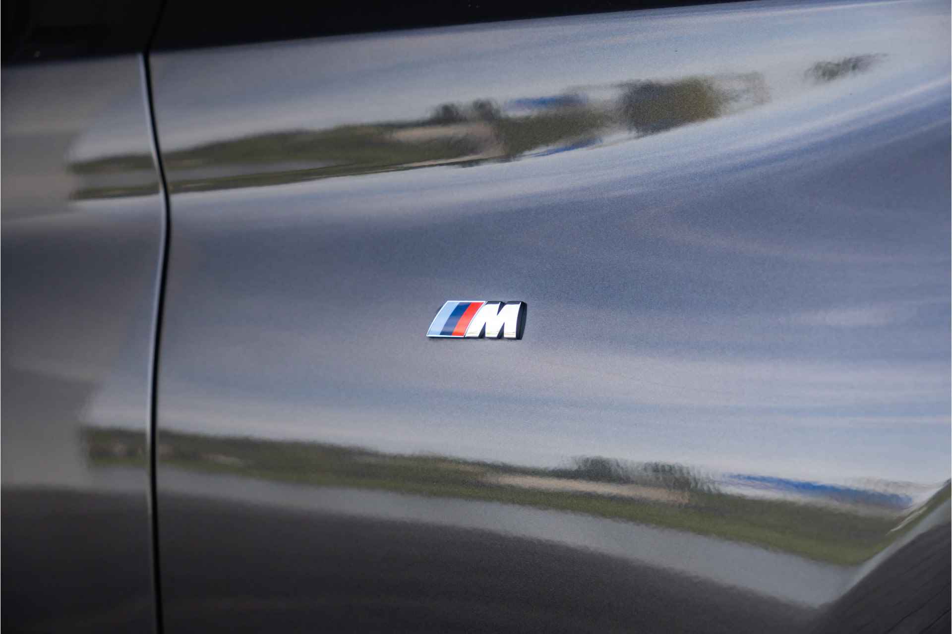 BMW 5 Serie Touring 520i / High Executive M Sportpakket Head Up Display / Glazen Panoramadak / 20inch / Achteruitrijcamera - 37/41