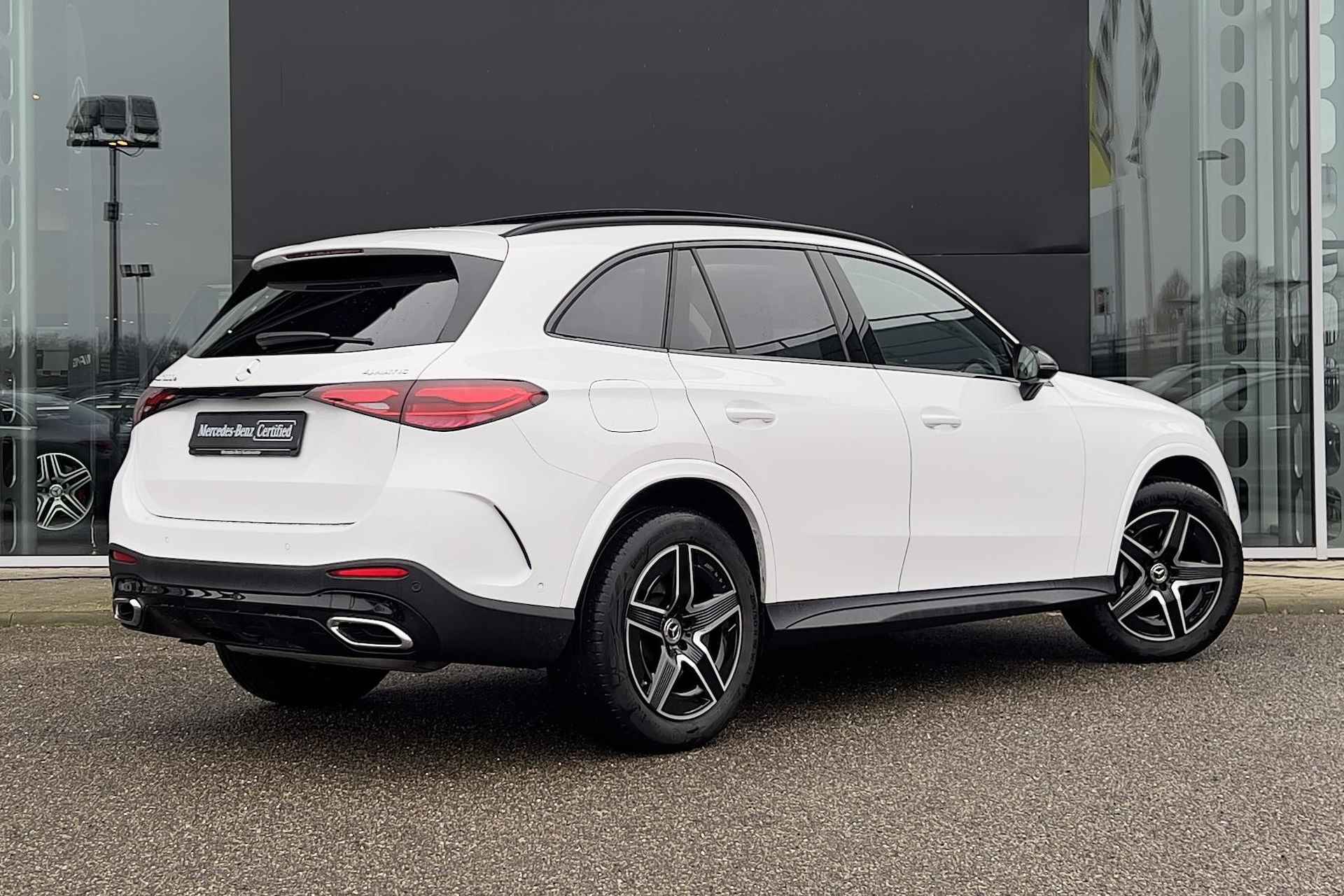 Mercedes-Benz GLC GLC 300e Automaat 4MATIC AMG Line | MANUFAKTUR | Advanced Plus Pakket | Nightpakket | Winterpakket | Panoramadak | Distronic | Sfeerverlichting | 360° Camera | Trekhaak - 2/12