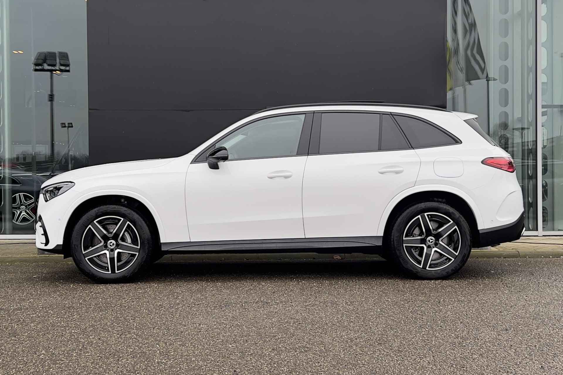 Mercedes-Benz GLC GLC 300e Automaat 4MATIC AMG Line | MANUFAKTUR | Advanced Plus Pakket | Nightpakket | Winterpakket | Panoramadak | Distronic | Sfeerverlichting | 360° Camera | Trekhaak - 6/12