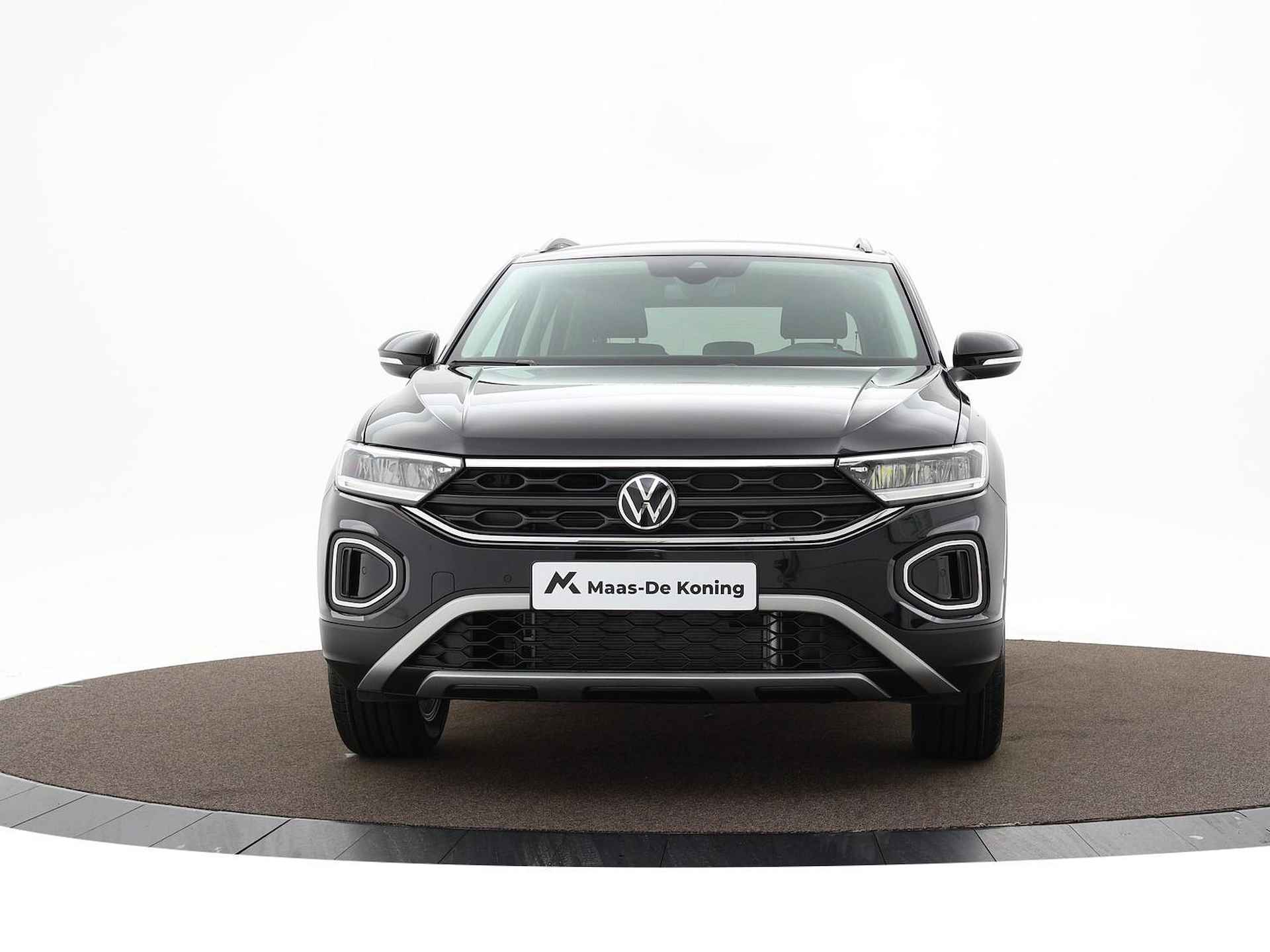 Volkswagen T-Roc Life Edition 1.0 TSI 116 pk 6 versn. Hand · Airconditioning automatisch, 2-zone(Climatronic) · Private lease € 528 per maand · MEGA Sale - 31/42