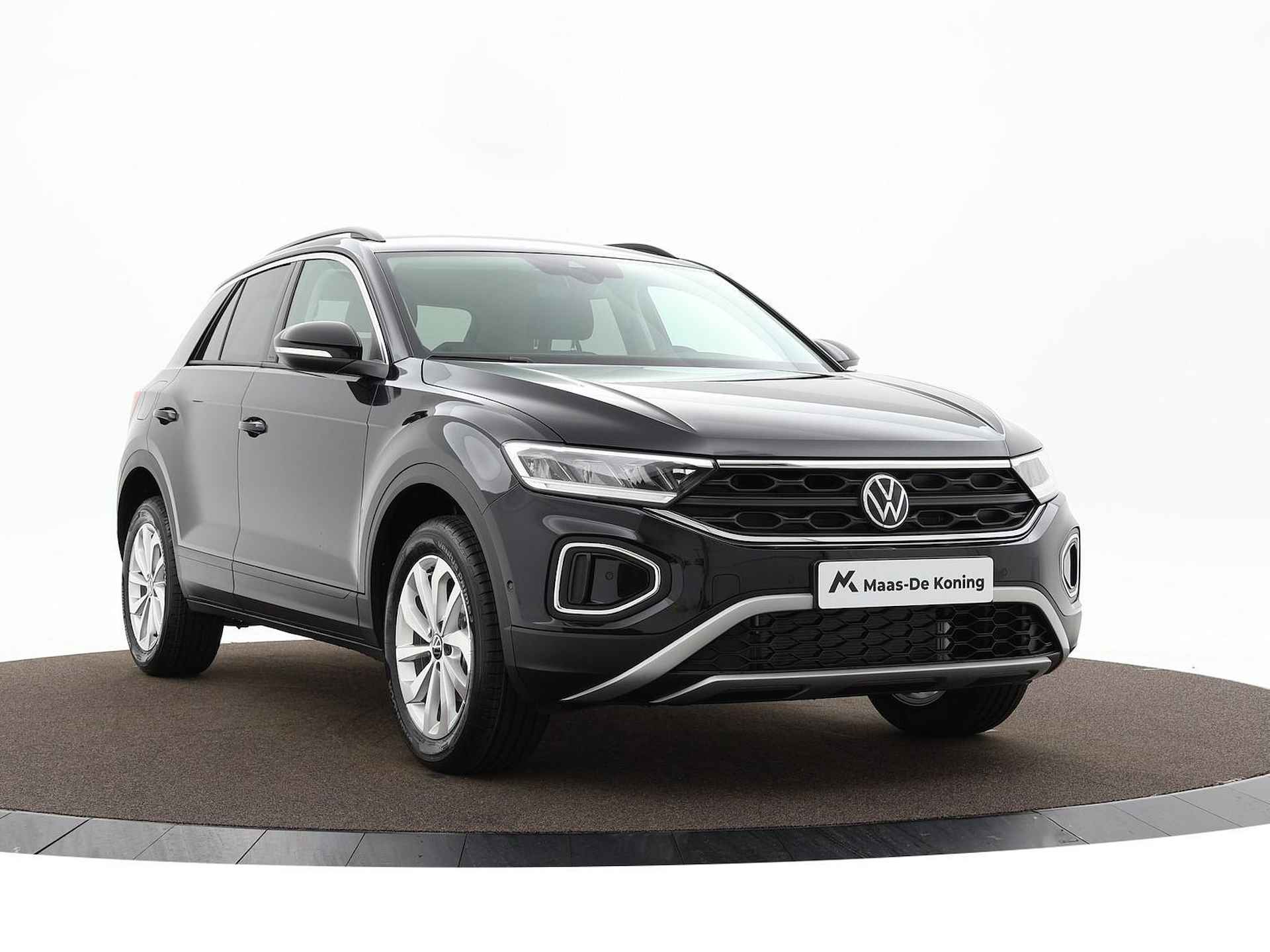 Volkswagen T-Roc Life Edition 1.0 TSI 116 pk 6 versn. Hand · Airconditioning automatisch, 2-zone(Climatronic) · Private lease € 528 per maand · MEGA Sale - 32/42