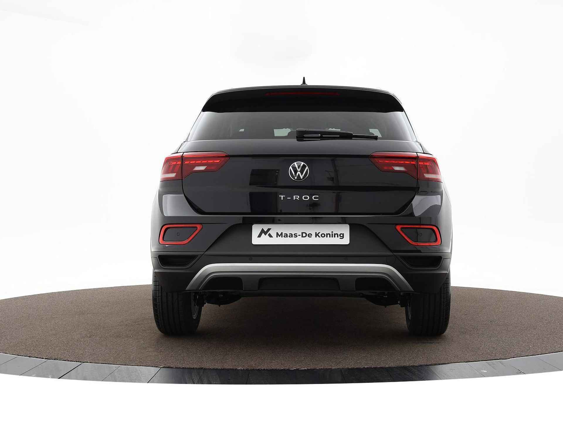 Volkswagen T-Roc Life Edition 1.0 TSI 116 pk 6 versn. Hand · Airconditioning automatisch, 2-zone(Climatronic) · Private lease € 528 per maand · MEGA Sale - 34/42