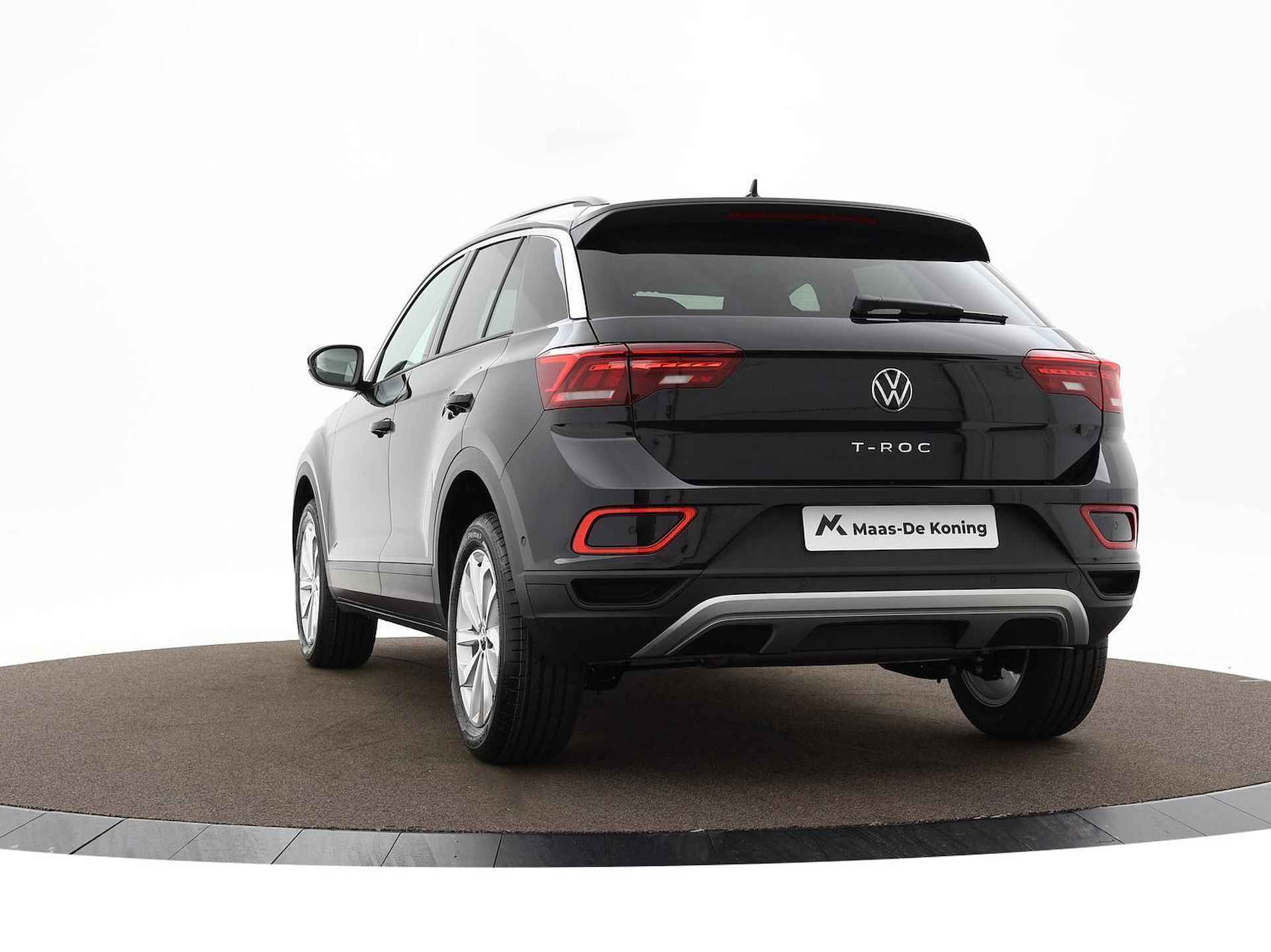 Volkswagen T-Roc Life Edition 1.0 TSI 116 pk 6 versn. Hand · Airconditioning automatisch, 2-zone(Climatronic) · Private lease € 528 per maand · MEGA Sale - 35/42