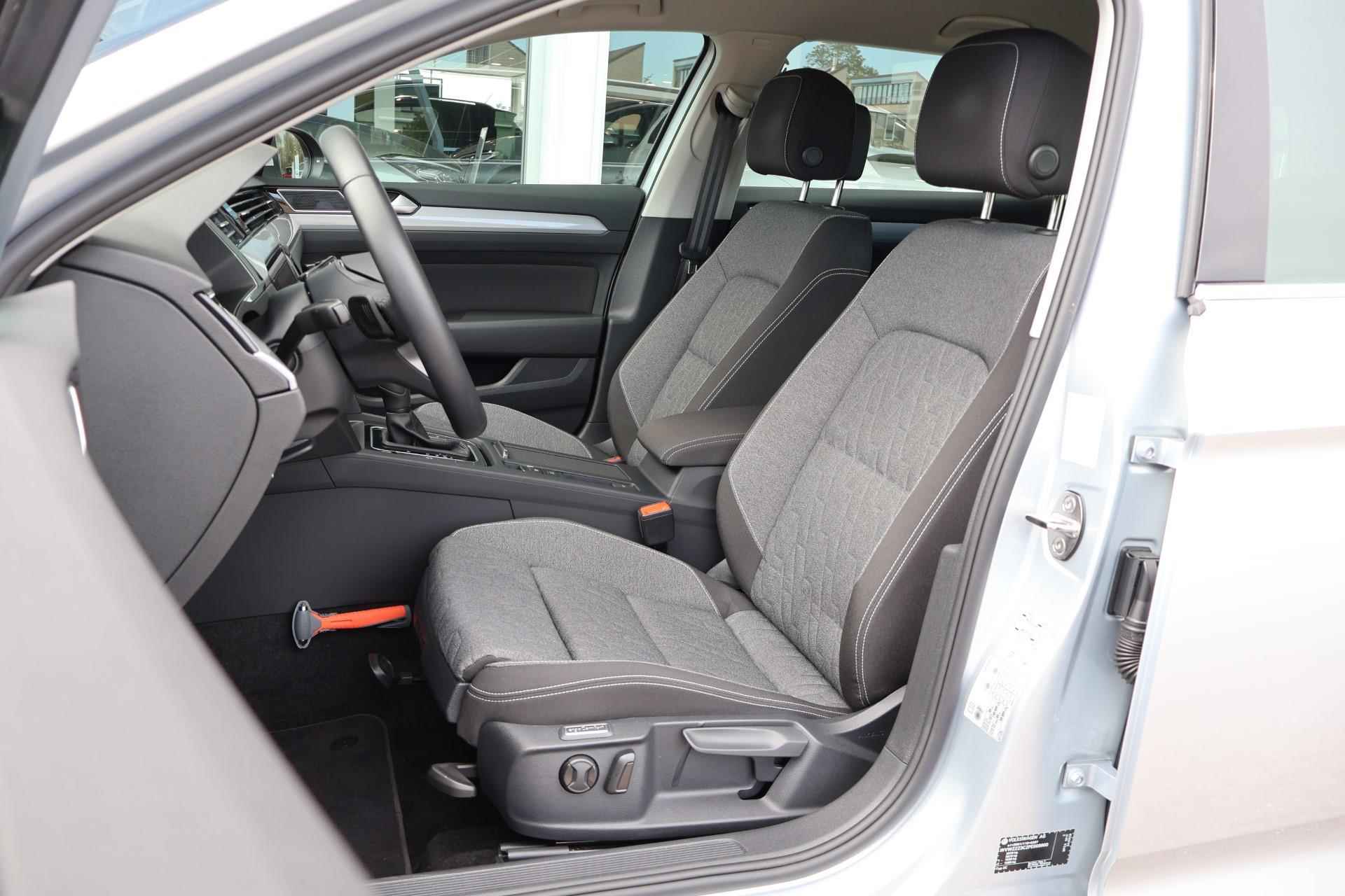 Volkswagen Passat Variant 1.5 TSI 150pk DSG Business | Navigatie | Camera | Parkeersensoren - 4/43