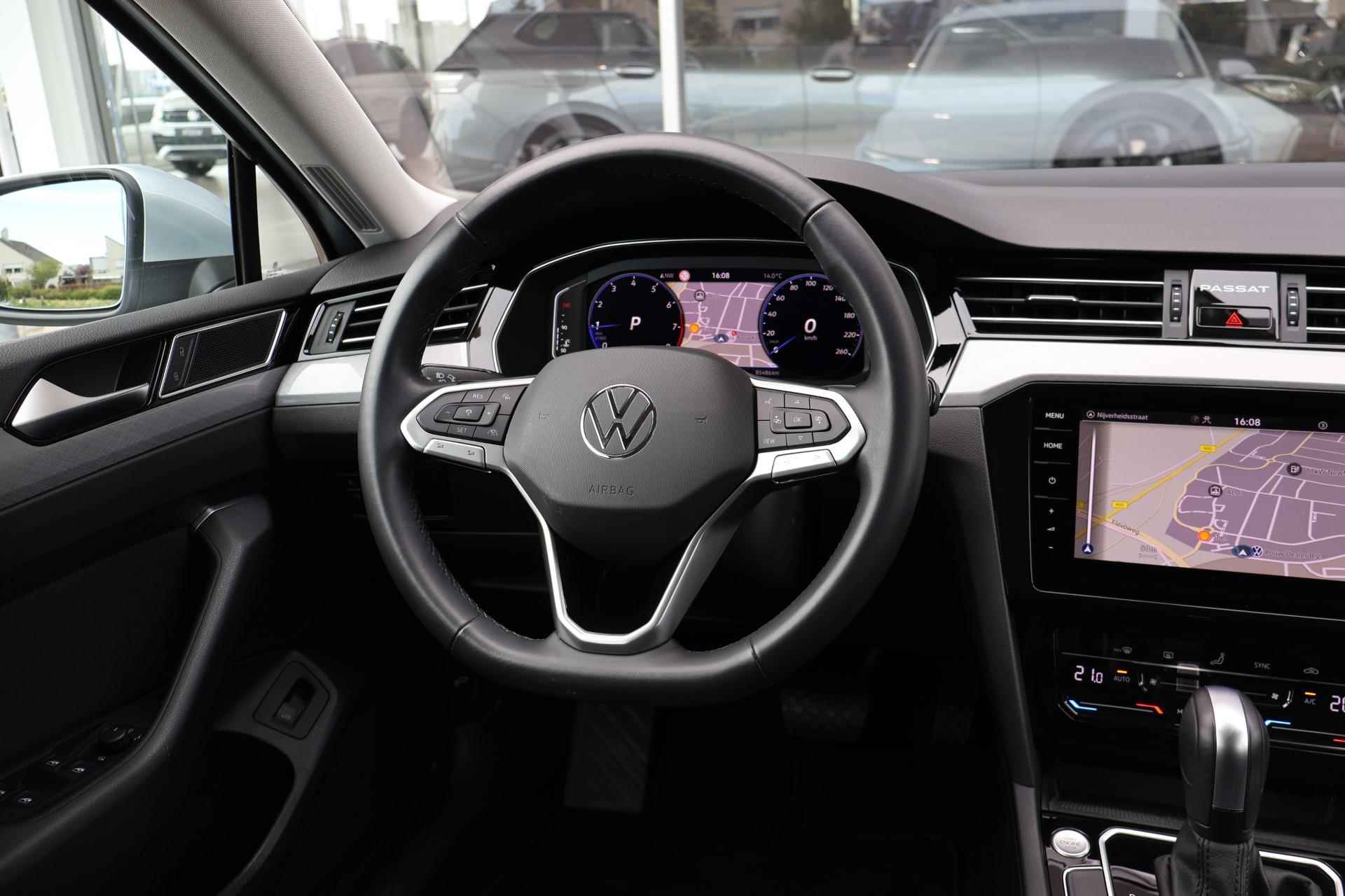 Volkswagen Passat Variant 1.5 TSI 150pk DSG Business | Navigatie | Camera | Parkeersensoren - 36/43